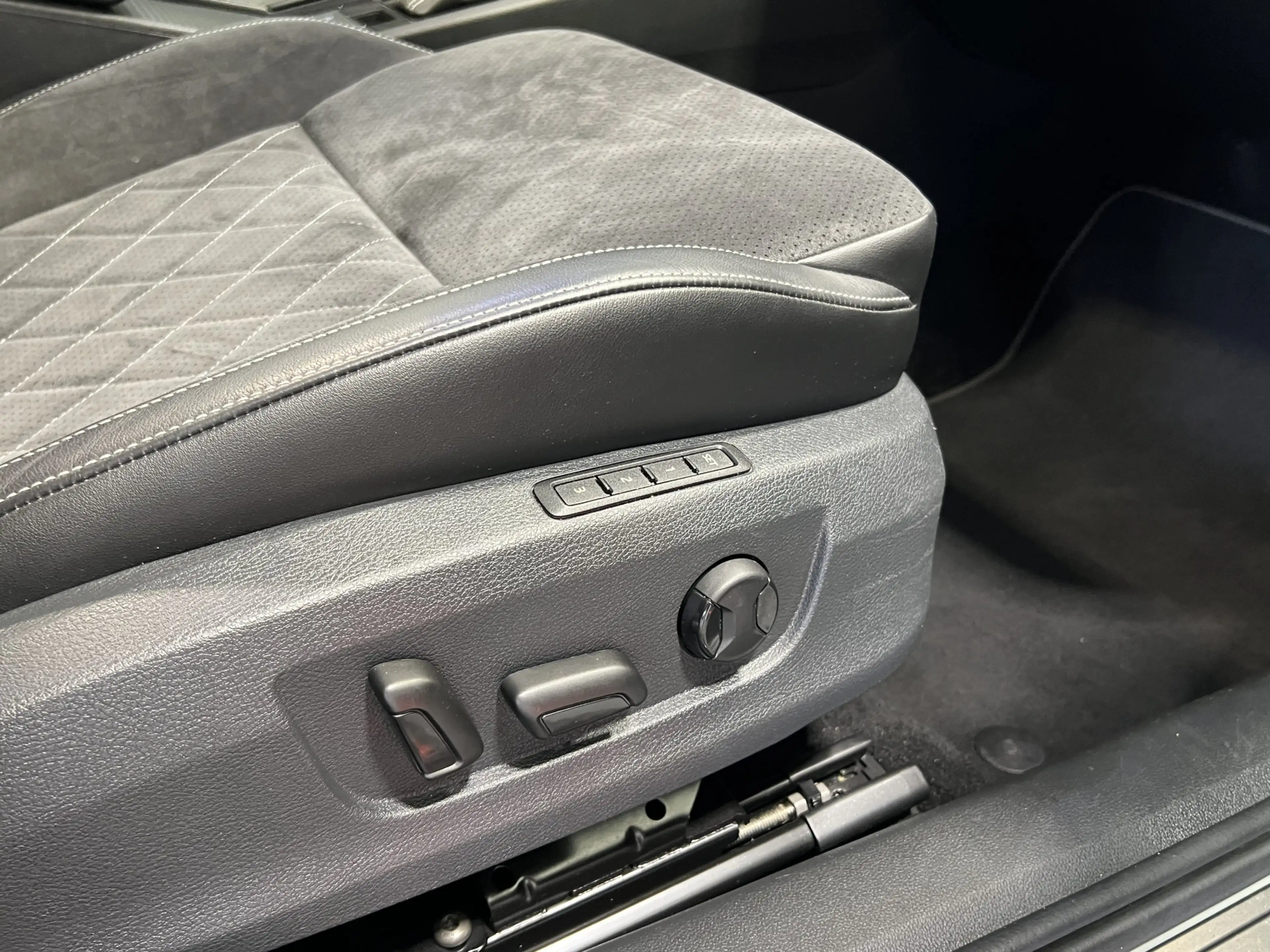 Skoda Superb Combi 2.0 TSI 4x4 Sportline Business | Navigatie/A — photo 28