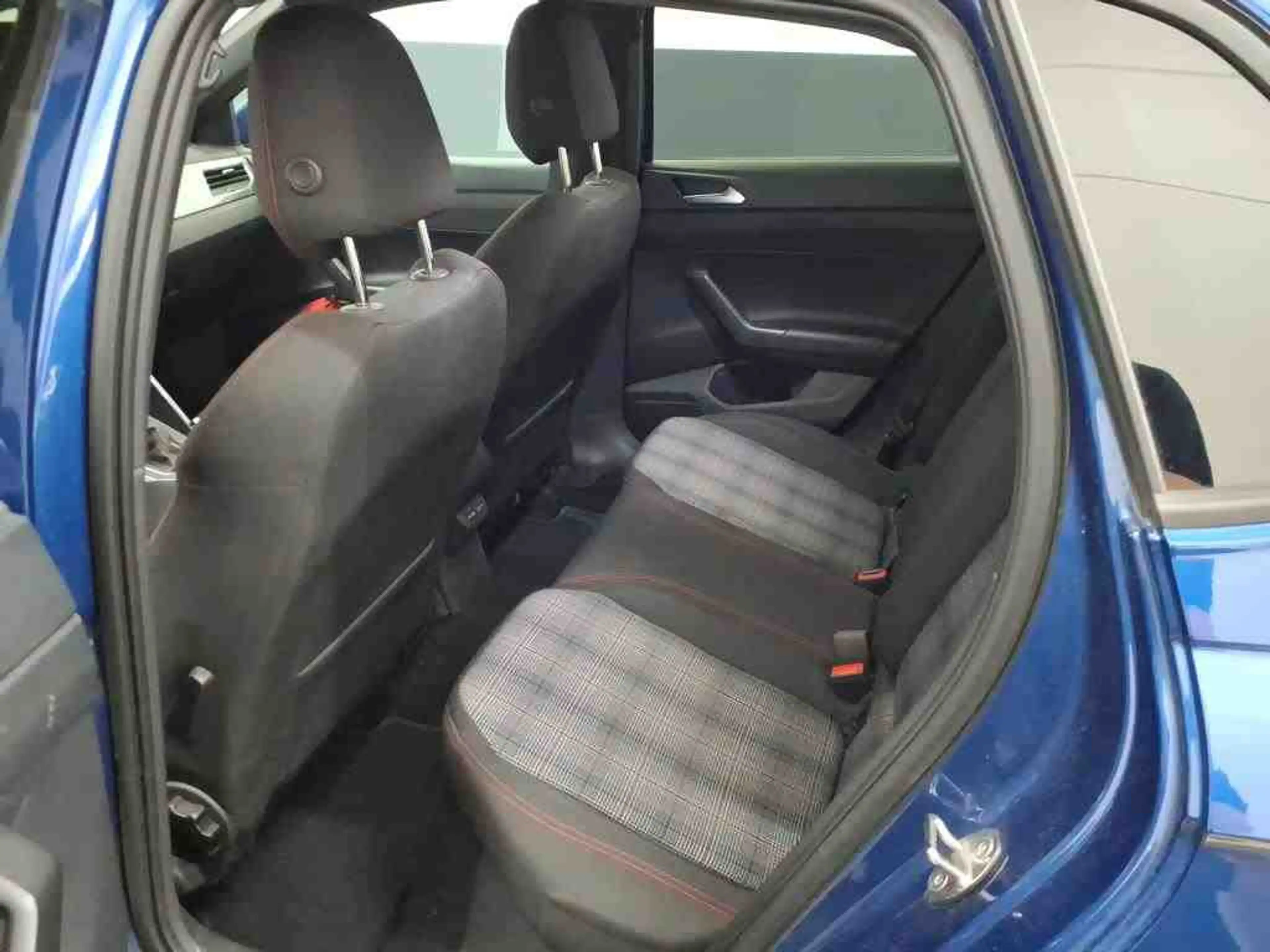 Volkswagen Polo 2.0 TSI DSG GTI*IQ.LIGHT*PDC*SHZ*NAVI*KLIMA — photo 9