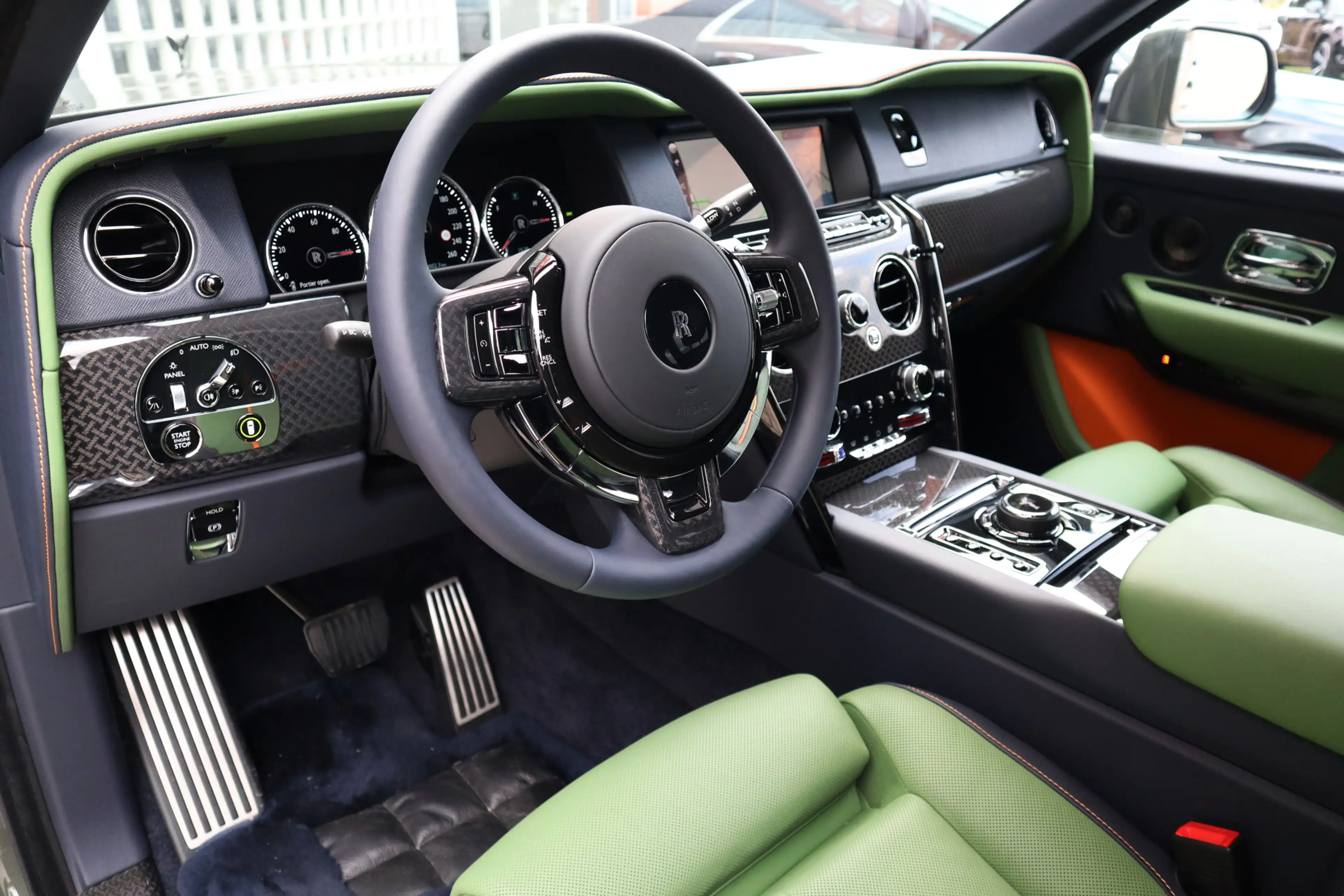 Rolls-Royce Cullinan BLACK BADGE 6.75 V12 Fu-Shion | Sterrenhemel, Besp — photo 29