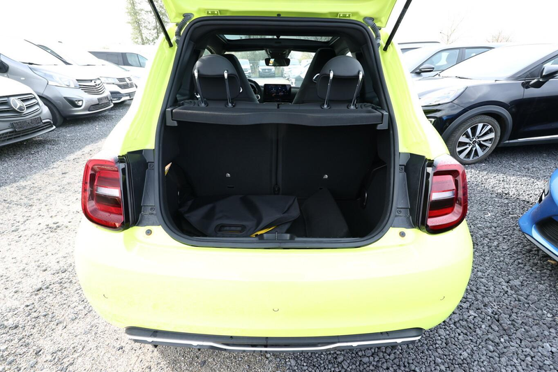 Abarth 500e Turismo 42 kWh LED Pano Nav JBL SHZ Kam PDC 114... — photo 11