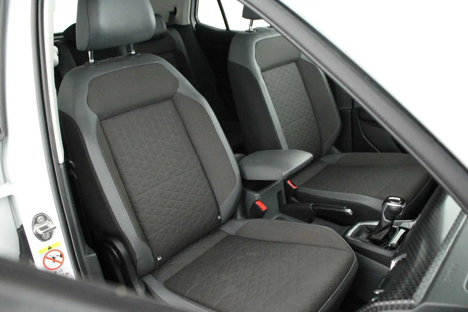 Volkswagen T-Cross 1.0 TSI 115pk DSG Style Trekhaak Led Navigatie Wit - 2