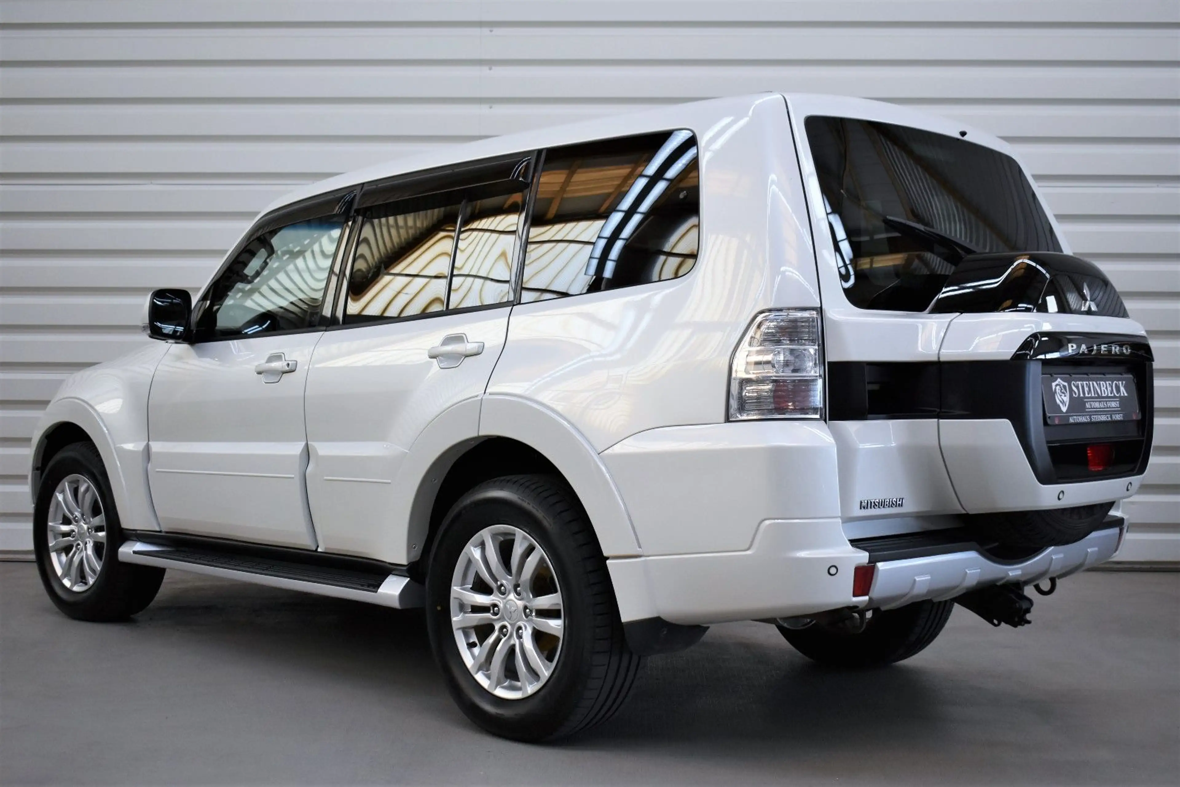 Mitsubishi Pajero 3.2 DI-D SUV-Star+Xenon+AHK+Kamera+7-Sitz — photo 2