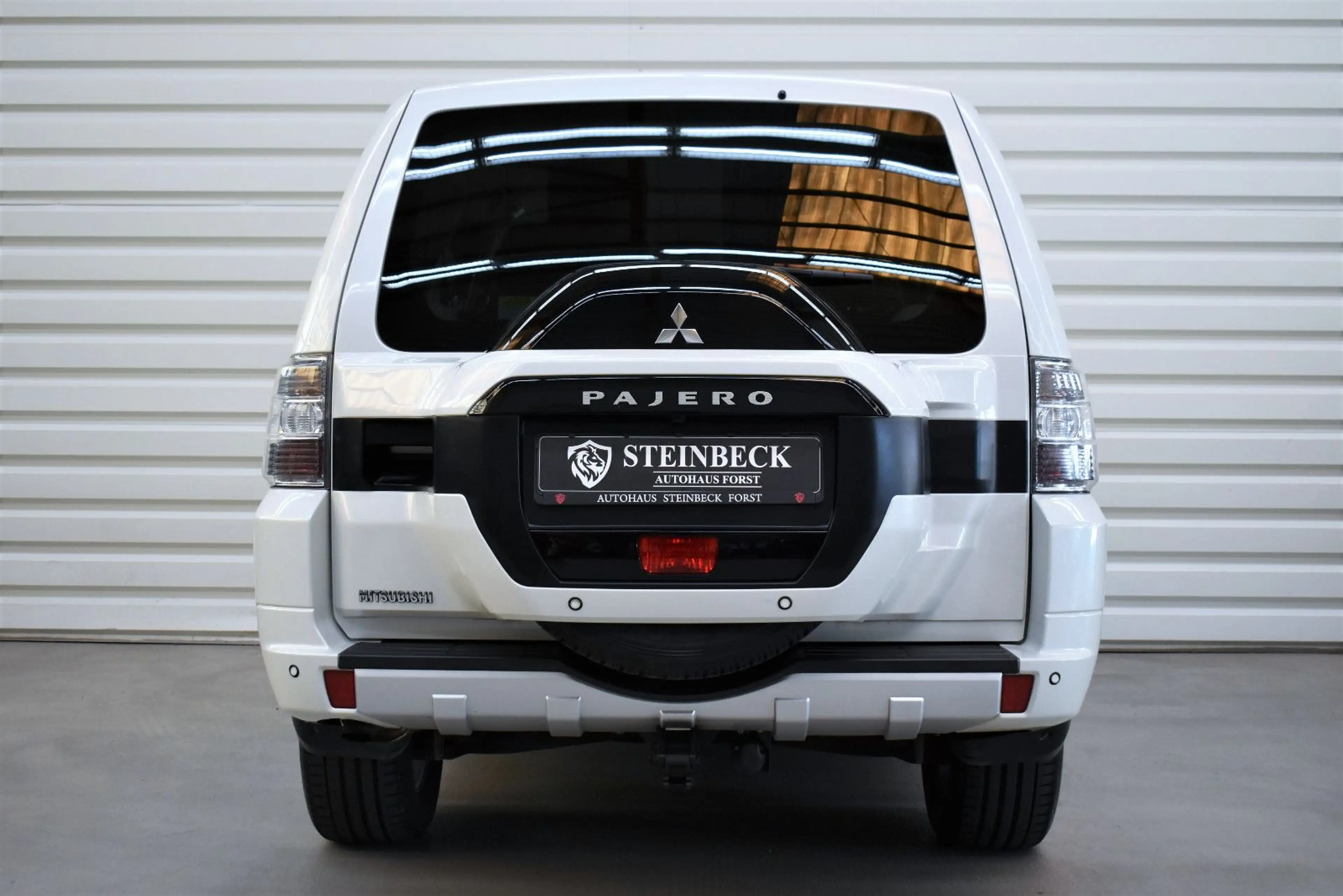 Mitsubishi Pajero 3.2 DI-D SUV-Star+Xenon+AHK+Kamera+7-Sitz — photo 6