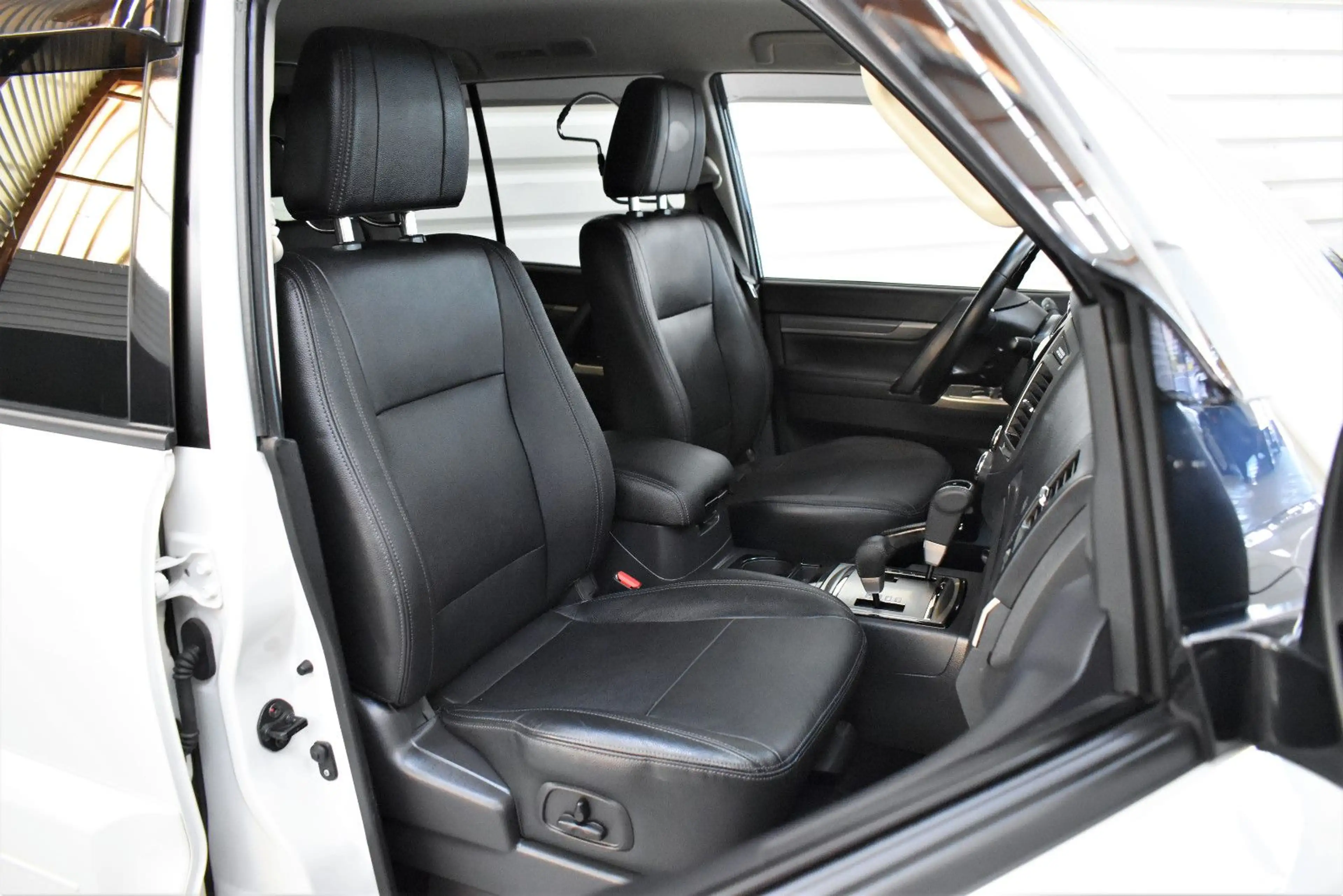 Mitsubishi Pajero 3.2 DI-D SUV-Star+Xenon+AHK+Kamera+7-Sitz — photo 11