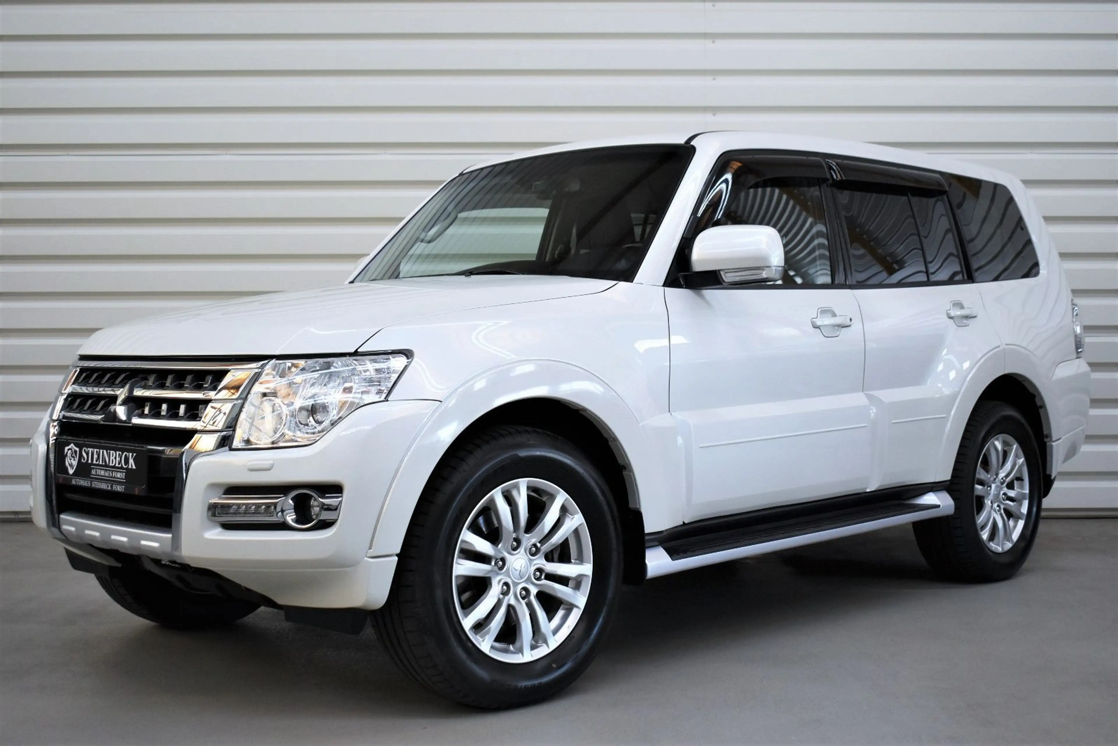 Mitsubishi Pajero 3.2 DI-D SUV-Star+Xenon+AHK+Kamera+7-Sitz — photo 3