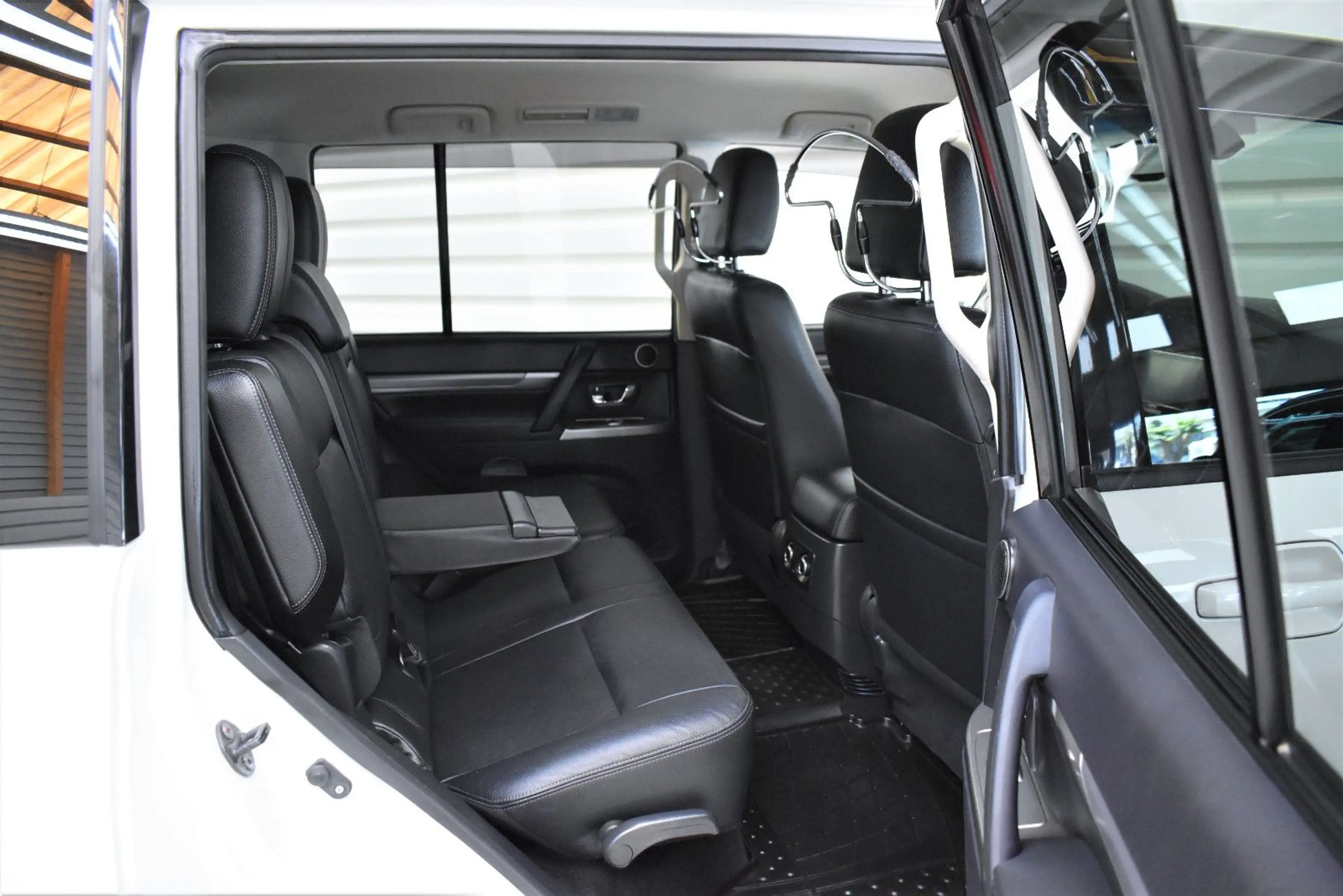 Mitsubishi Pajero 3.2 DI-D SUV-Star+Xenon+AHK+Kamera+7-Sitz — photo 13