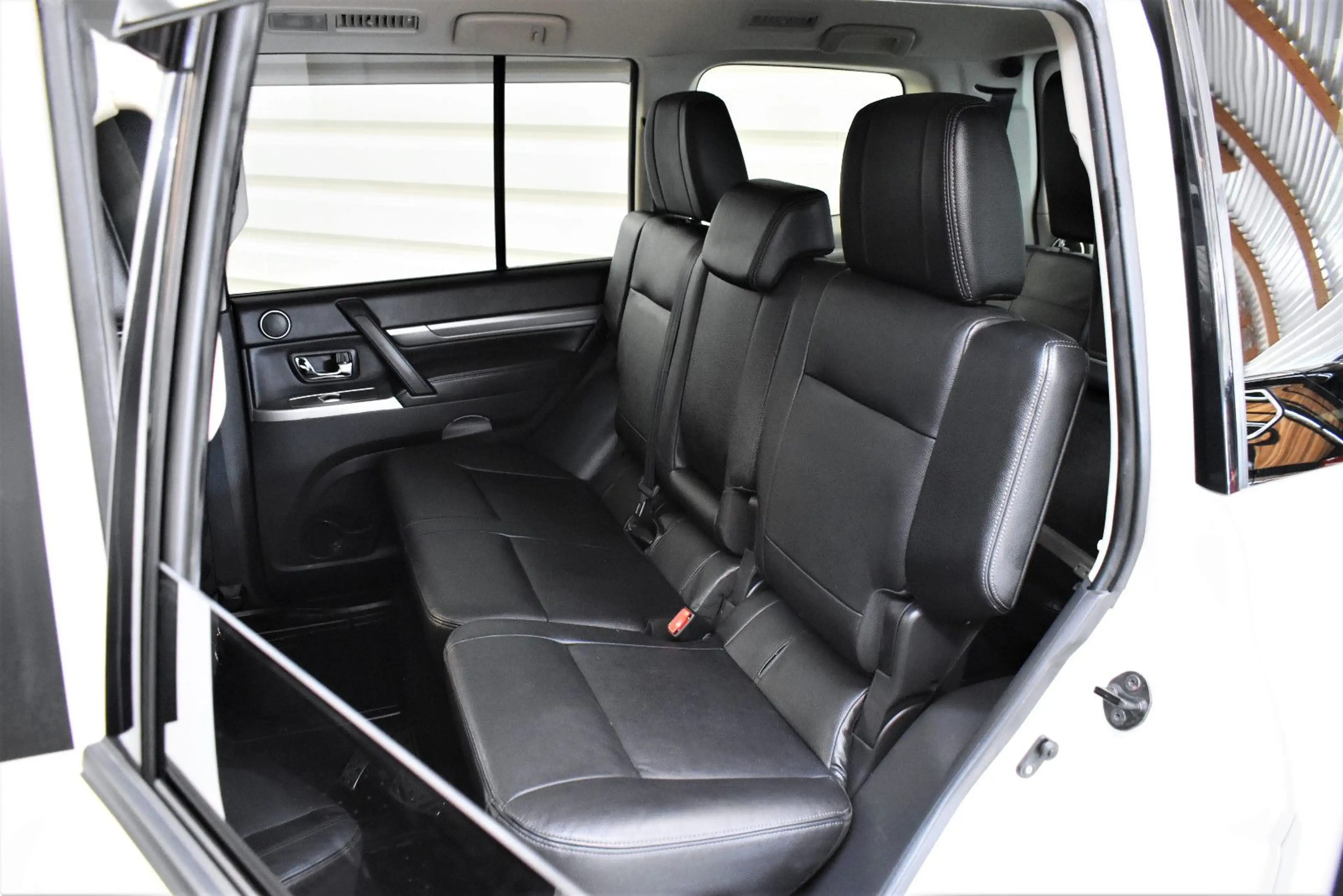 Mitsubishi Pajero 3.2 DI-D SUV-Star+Xenon+AHK+Kamera+7-Sitz — photo 14