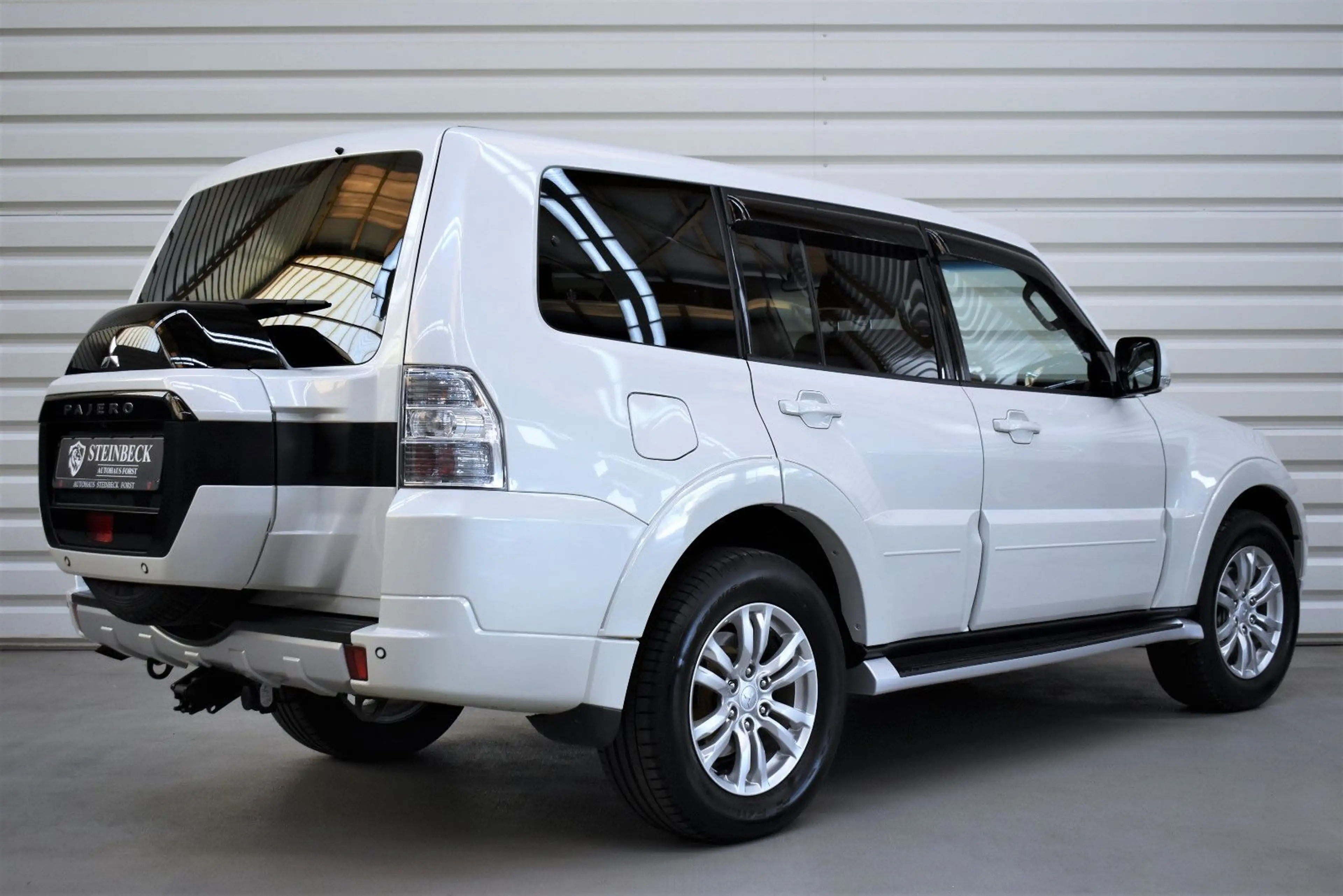 Mitsubishi Pajero 3.2 DI-D SUV-Star+Xenon+AHK+Kamera+7-Sitz — photo 4