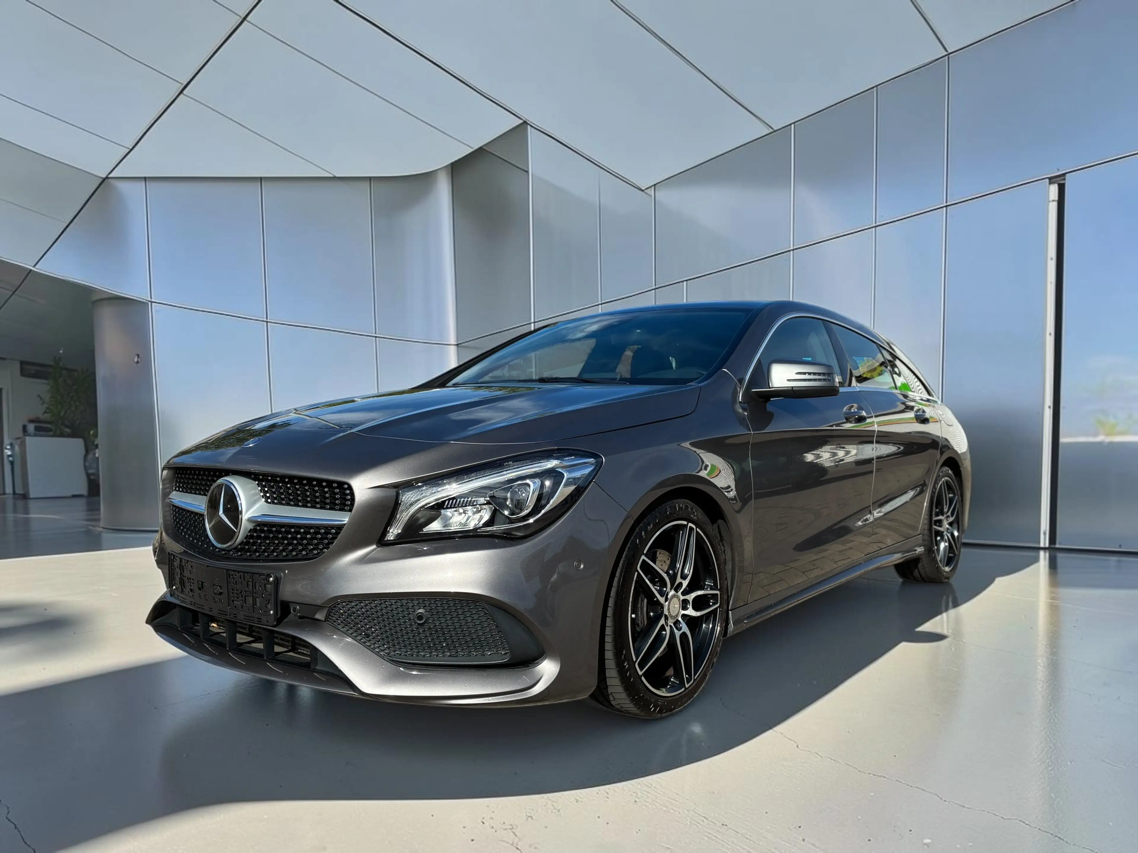 Mercedes-Benz CLA 220 d CLA Shooting Brake 7G-DCT AMG Line Harman/Kardon* DISTRONIC PLUS* Totwinkel* — photo 5