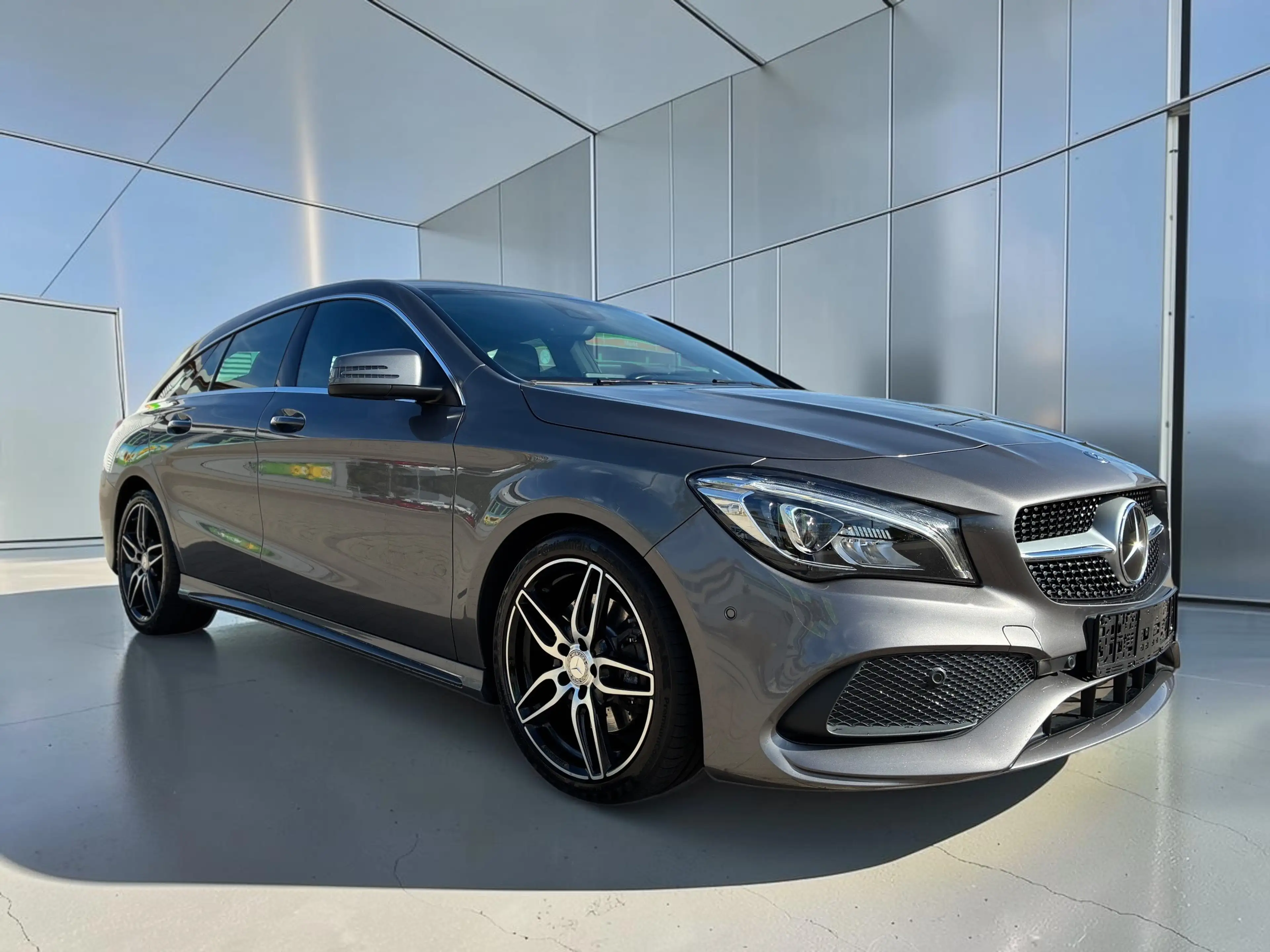 Mercedes-Benz CLA 220 d CLA Shooting Brake 7G-DCT AMG Line Harman/Kardon* DISTRONIC PLUS* Totwinkel* — photo 2