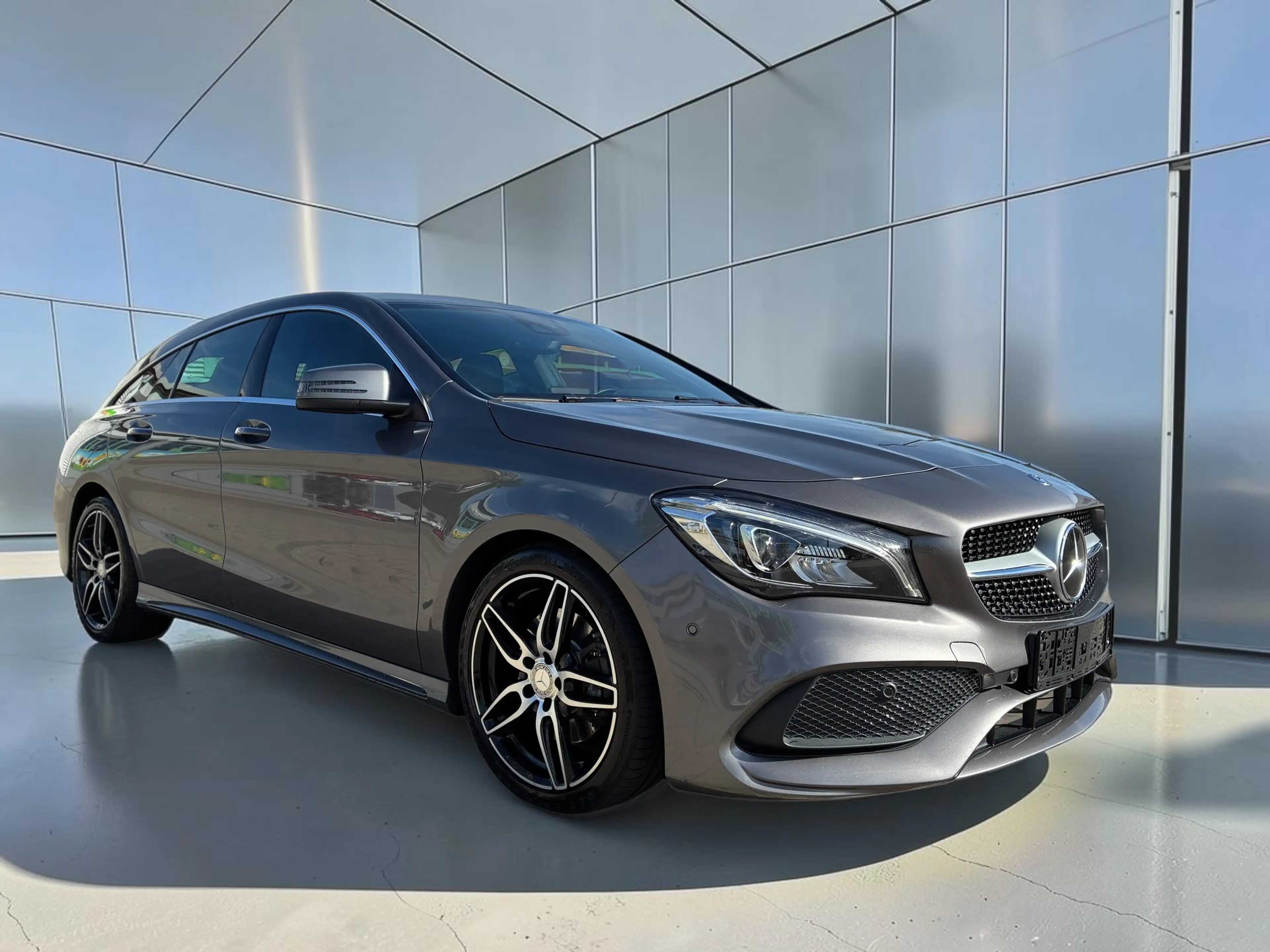 Mercedes-Benz CLA 220 d CLA Shooting Brake 7G-DCT AMG Line Harman/Kardon* DISTRONIC PLUS* Totwinkel*