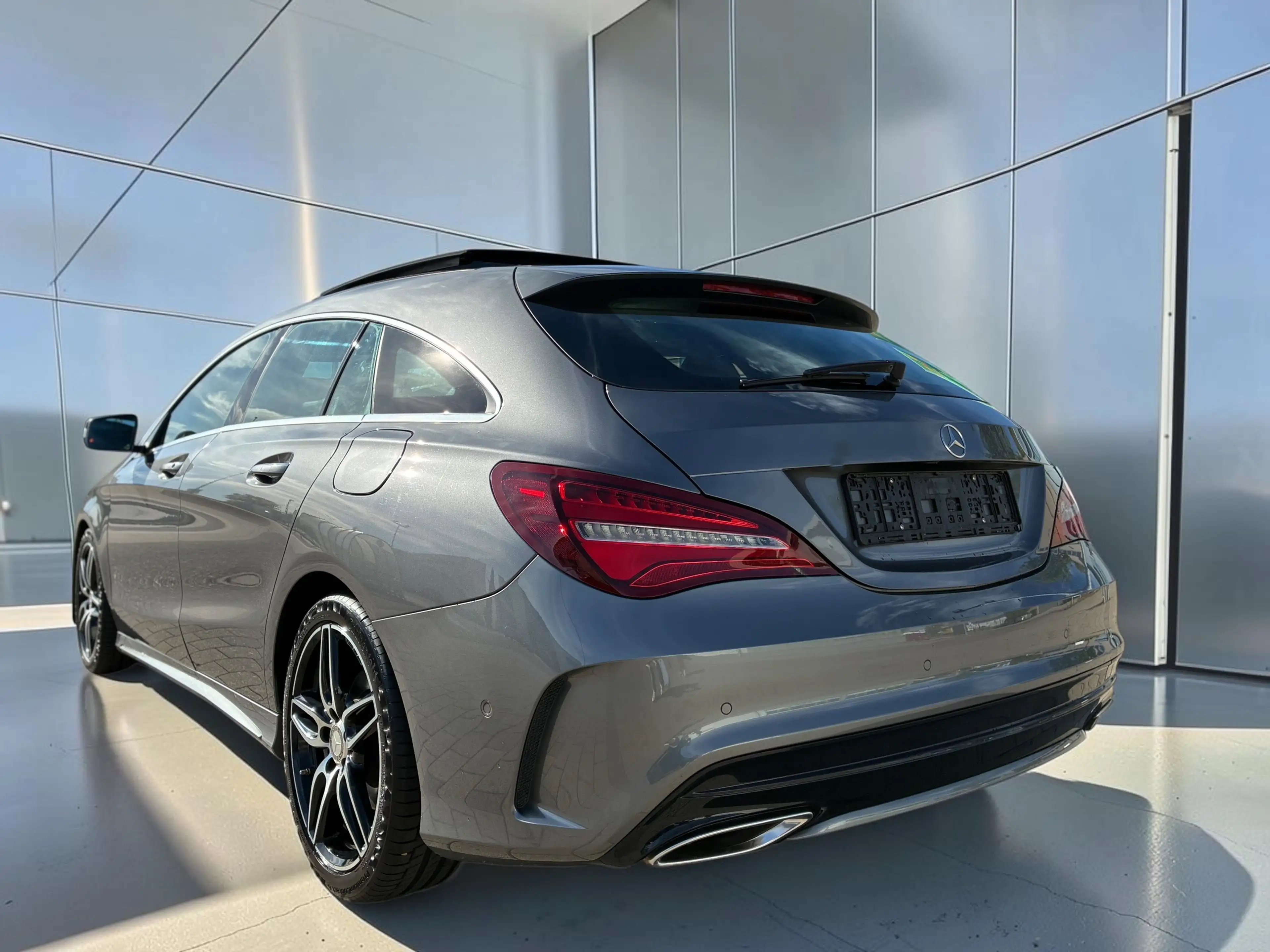 Mercedes-Benz CLA 220 d CLA Shooting Brake 7G-DCT AMG Line Harman/Kardon* DISTRONIC PLUS* Totwinkel* — photo 12