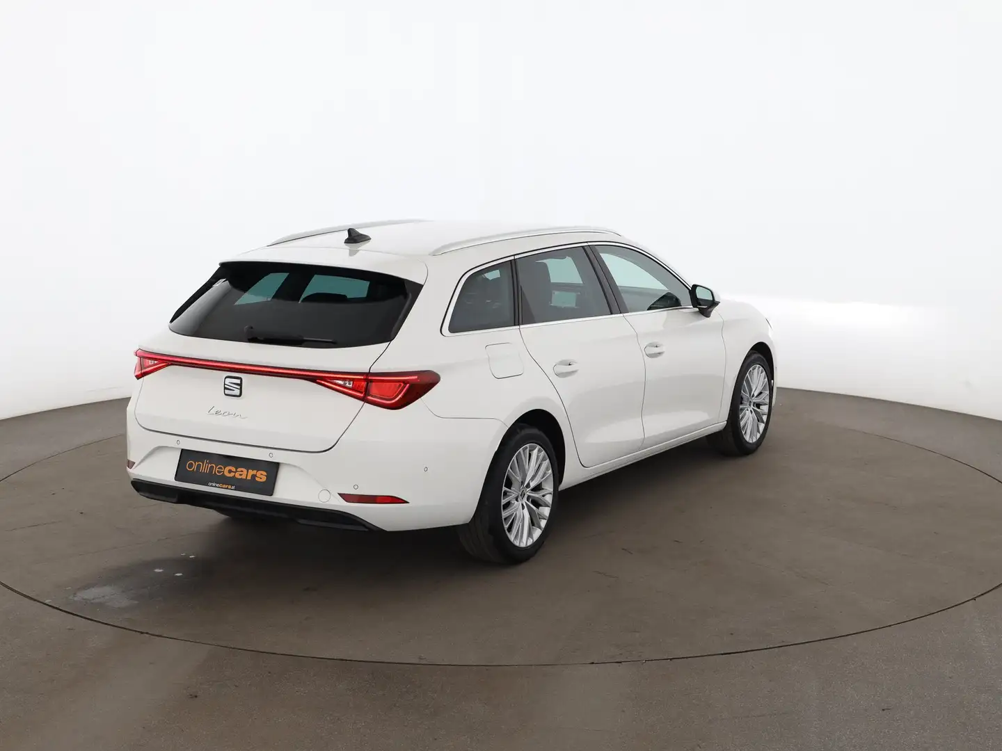 SEAT Leon ST 2.0 TDI Xcellence Aut LED RADAR R-CAM NAV Weiß - 2