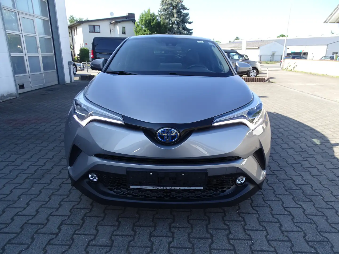 Toyota C-HR 1,8l Hybrid Lounge Automatik, Navi, Sitzheizung Silber - 2