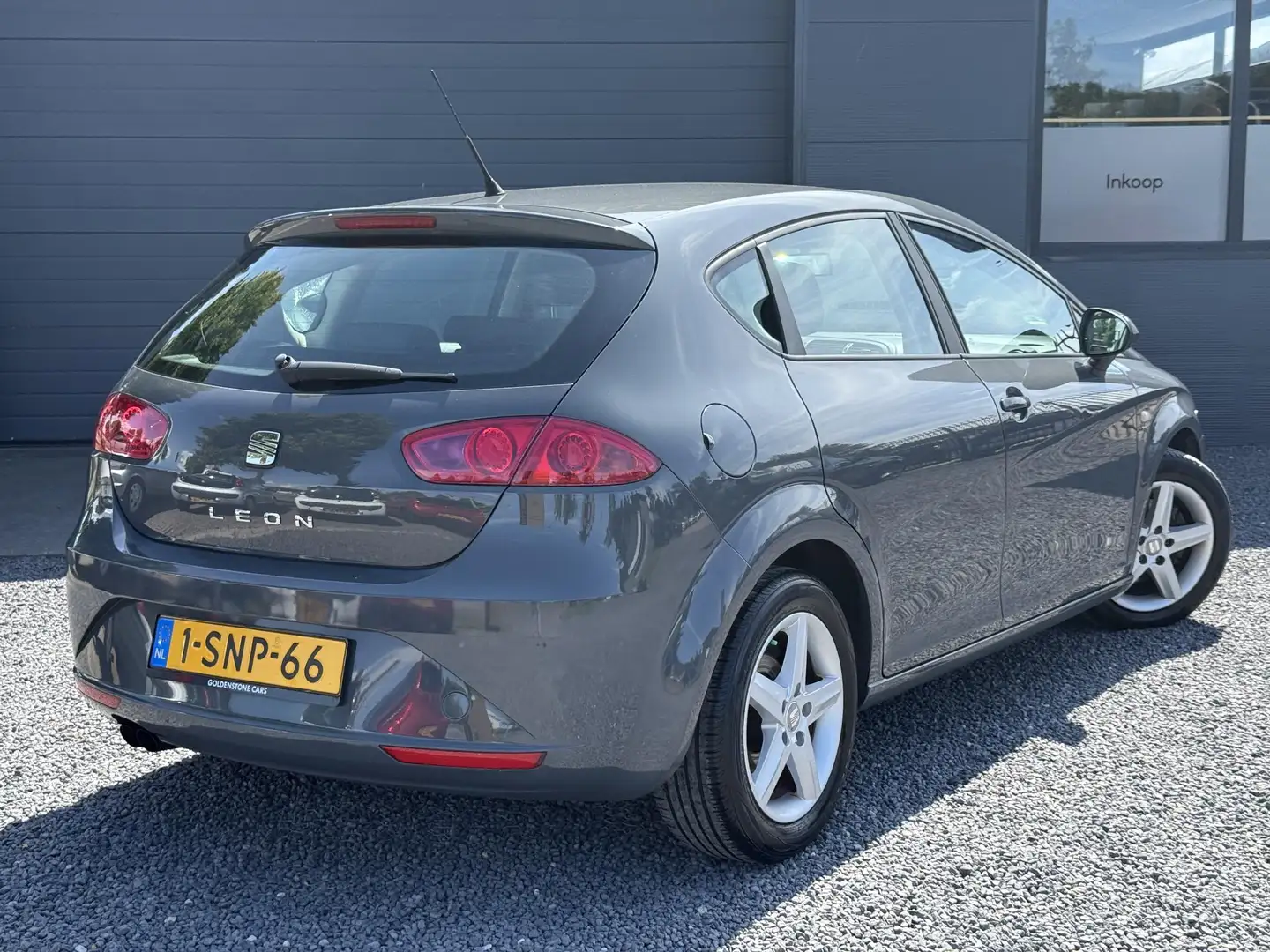 SEAT Leon 1.4 TSI Sport 2e Eigenaar,125pk,Clima,Cruise,6 Bak Grijs - 2
