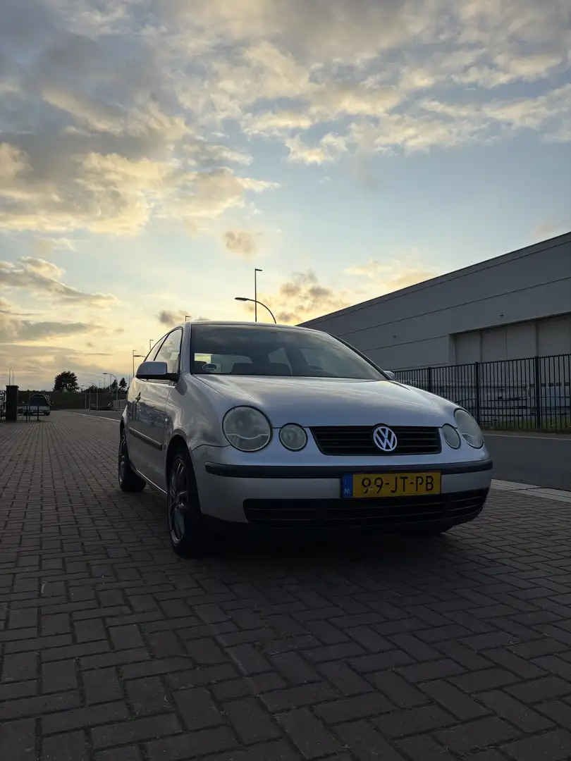 Volkswagen Polo 1.2 Highline Grijs - 2