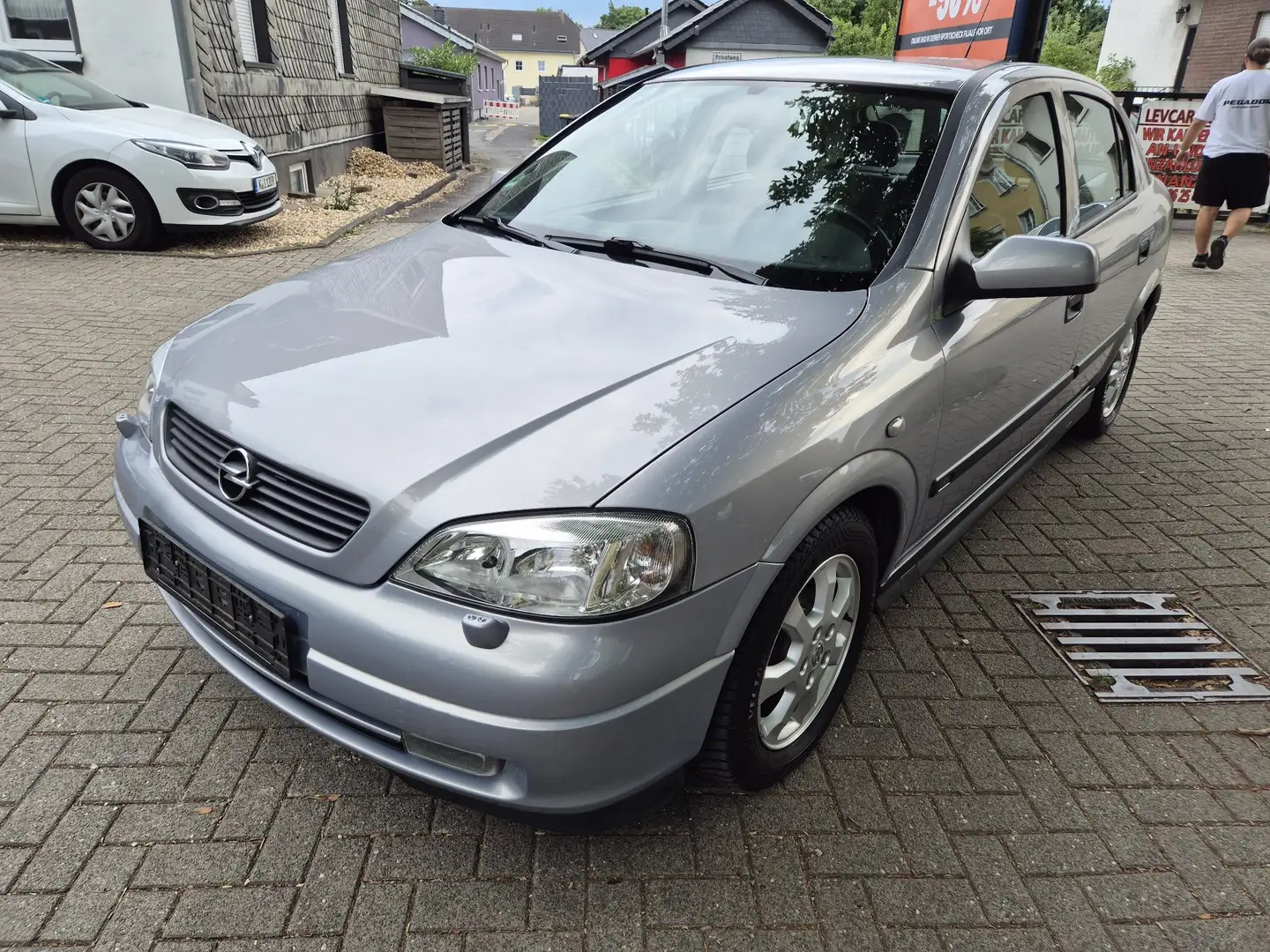 Opel Astra 1.8 Selection Comfort Gris - 2