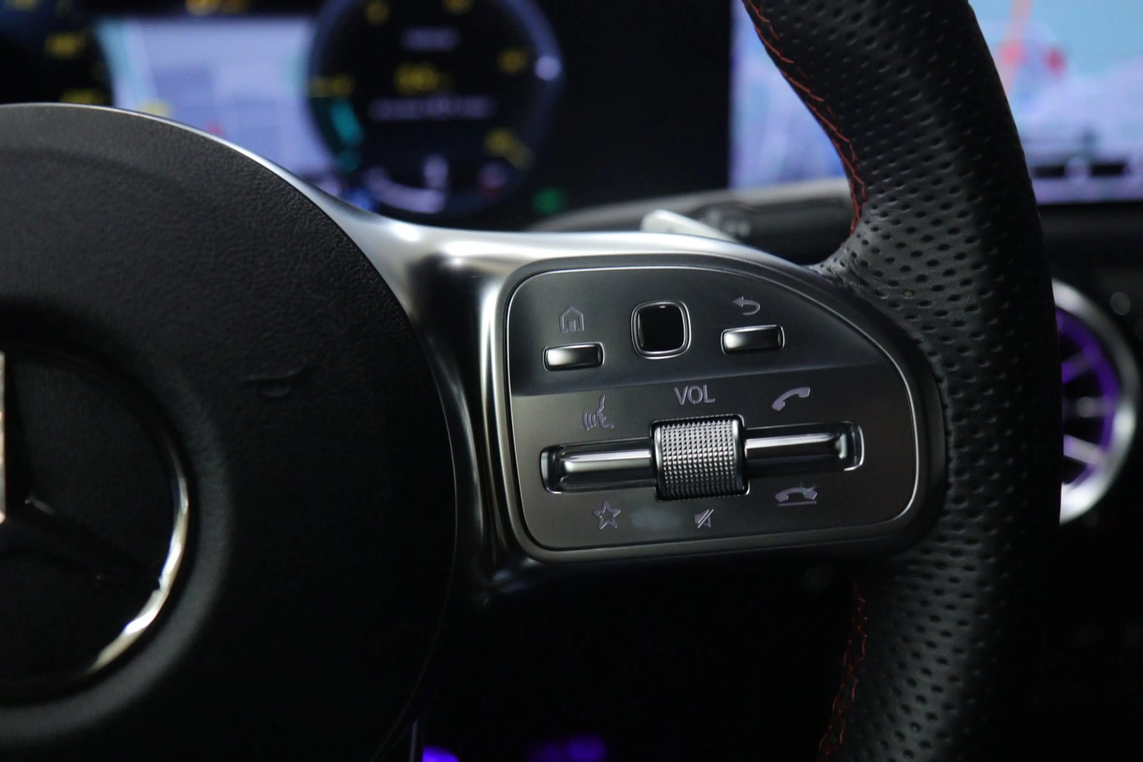 Mercedes-Benz CLA 200 Business Solution AMG PANO/CAM/KEYLESS/LANEASSIST/ — photo 17