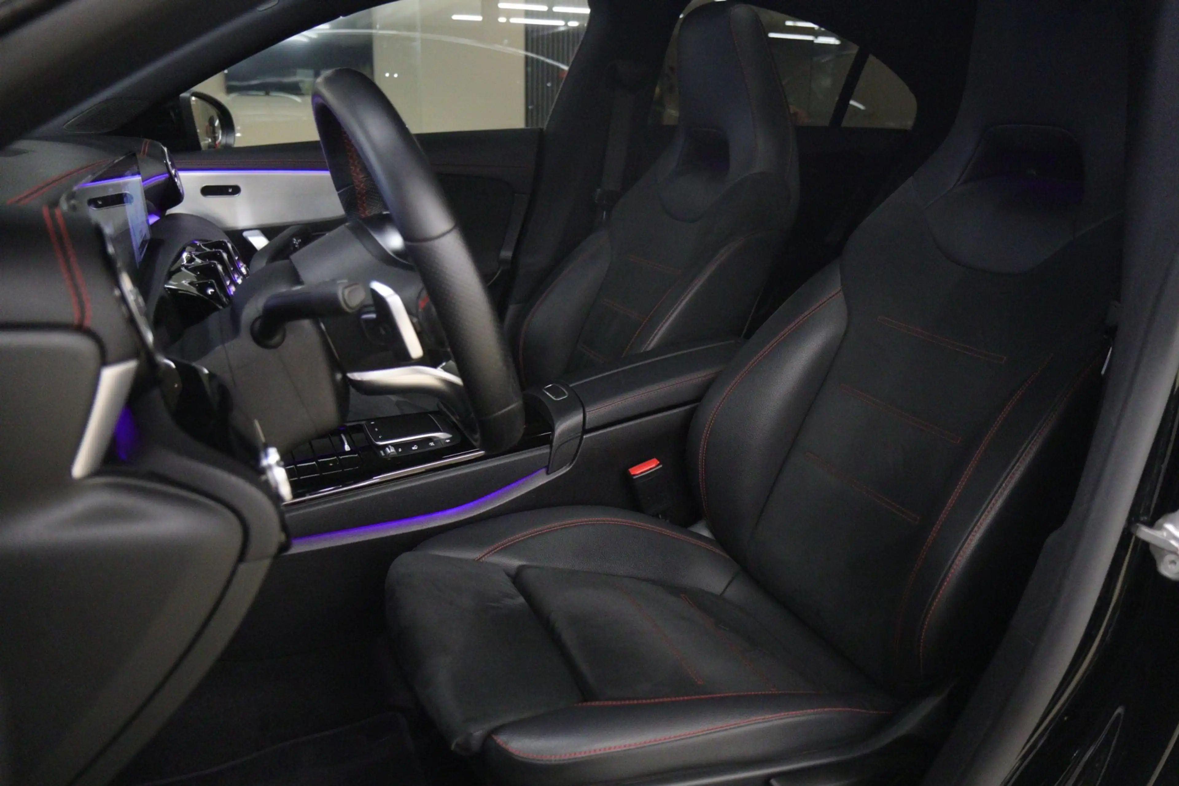 Mercedes-Benz CLA 200 Business Solution AMG PANO/CAM/KEYLESS/LANEASSIST/ — photo 12