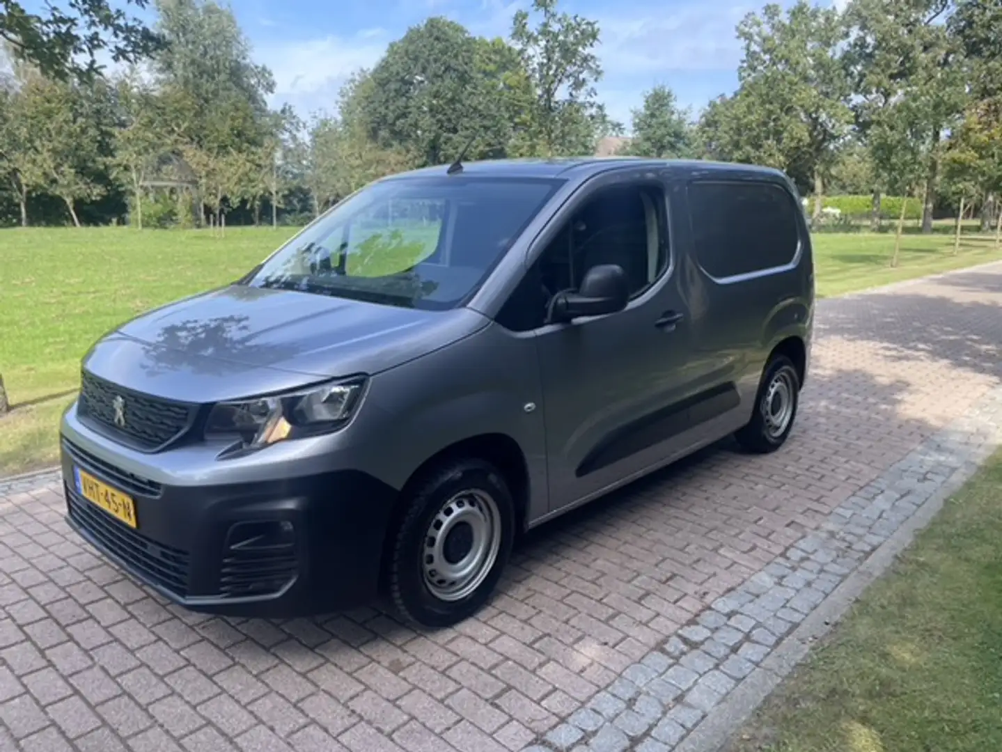 Peugeot Partner 1.5 BlueHDI Premium | Navigatie | Cruise control | Grijs - 1