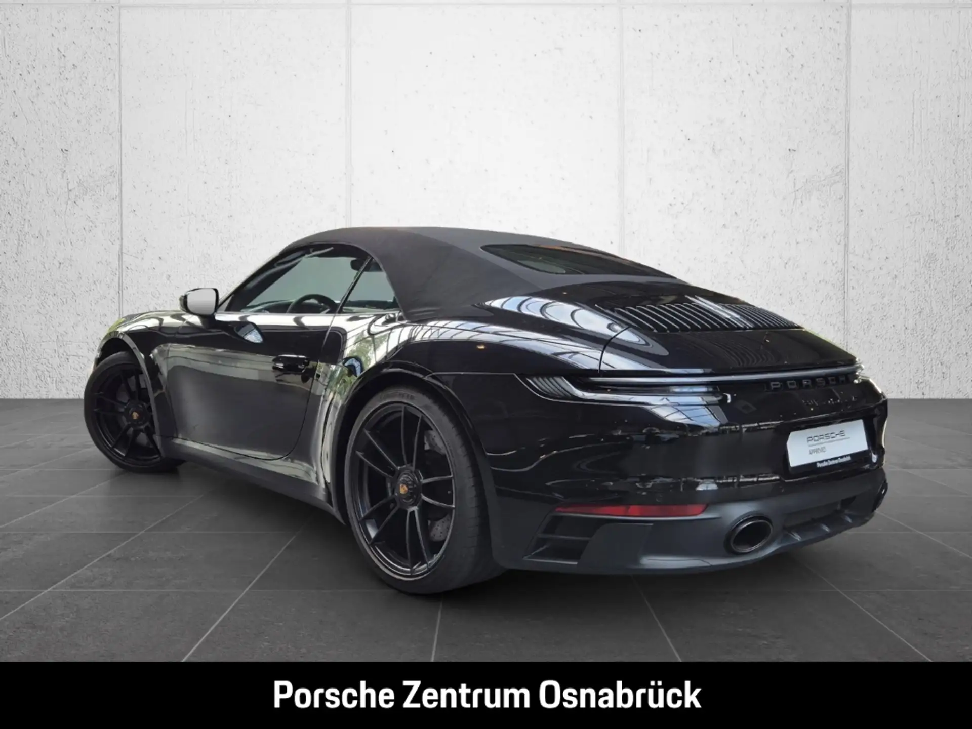 Porsche 911 911 Carrera GTS Cabriolet 2023 검정 사진 3