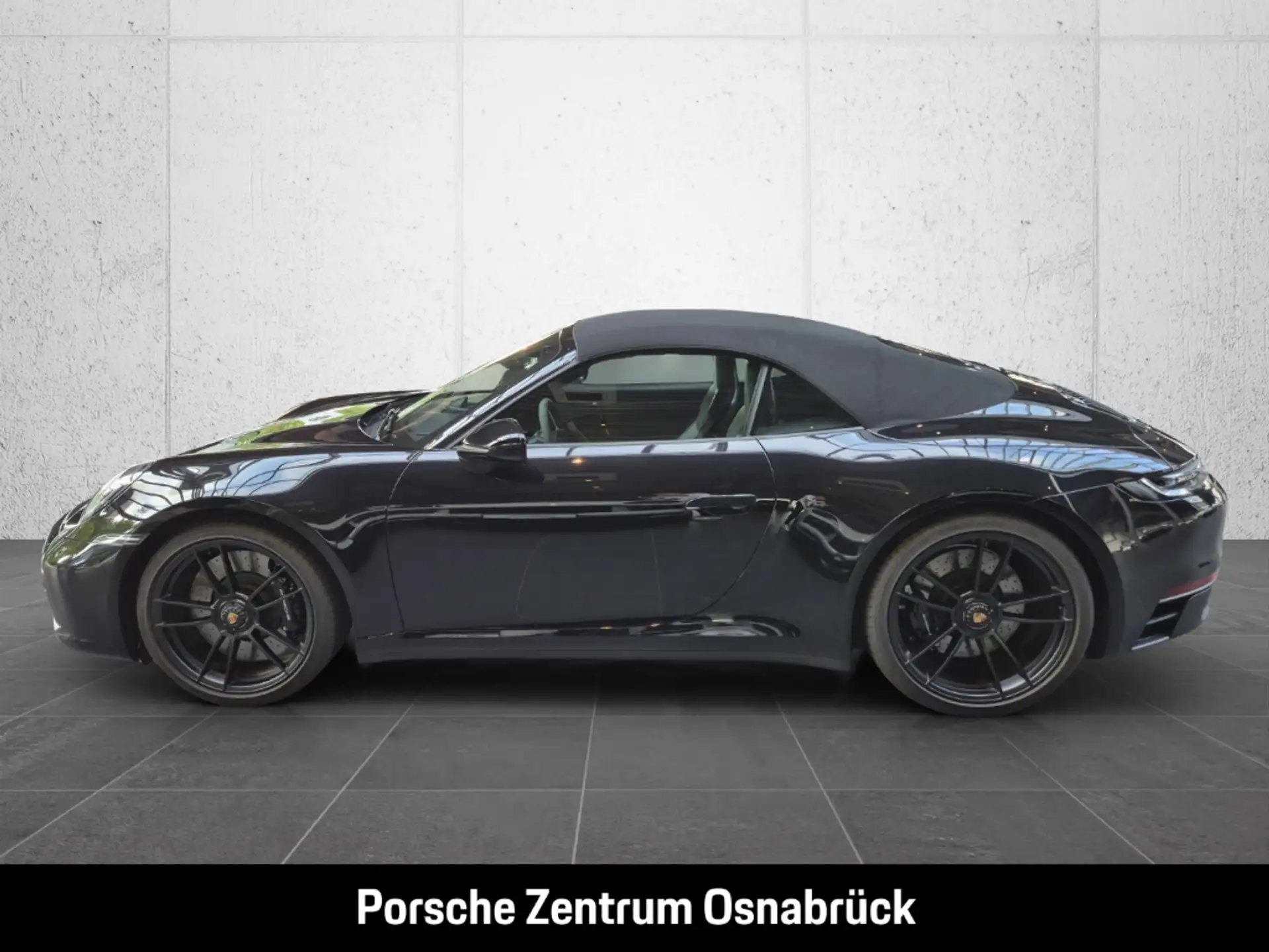 Porsche 911 911 Carrera GTS Cabriolet 2023 검정 사진 2