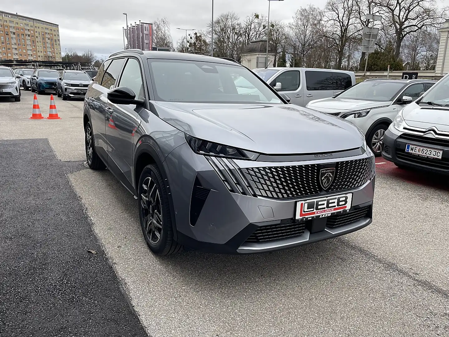 Peugeot 5008 mHEV 145 e-DCS6 GT Aut. inkl. 360° Vision & Dri... Grau - 2