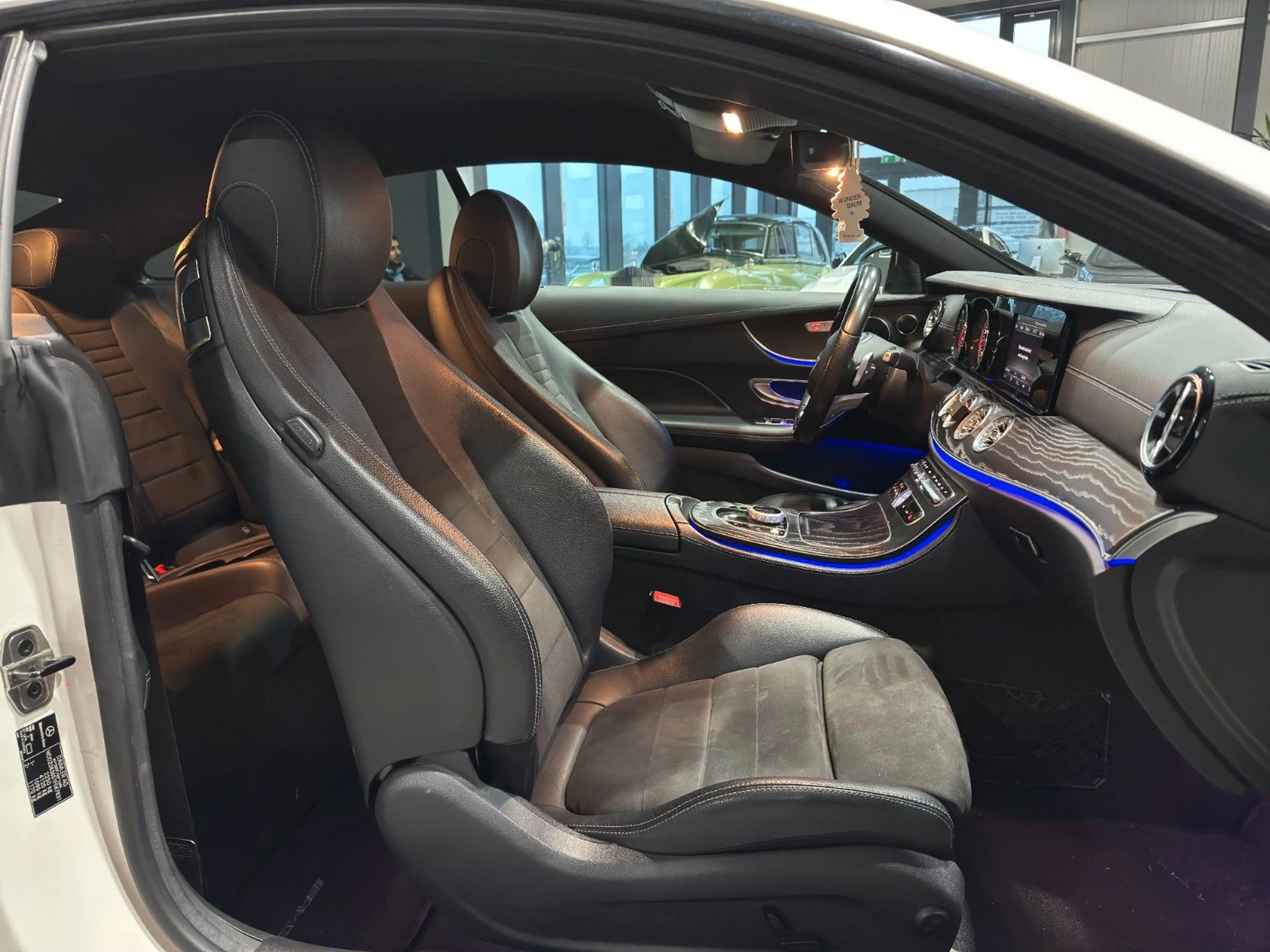 Mercedes-Benz E 350 /Coupe/AMG/MULTIBEAM/RFK/TEMPOM/AMBIENTE — photo 12