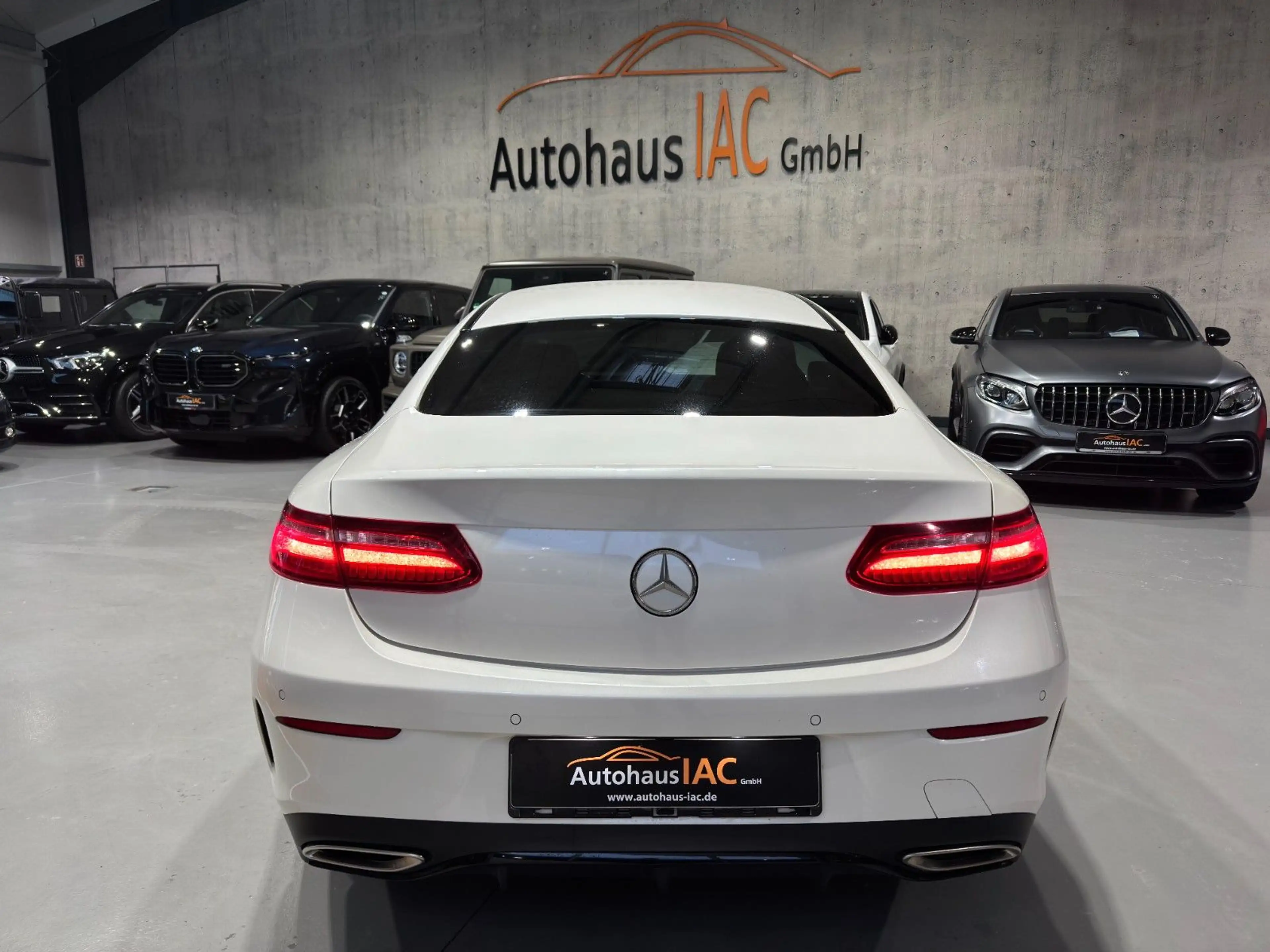 Mercedes-Benz E 350 /Coupe/AMG/MULTIBEAM/RFK/TEMPOM/AMBIENTE — photo 4