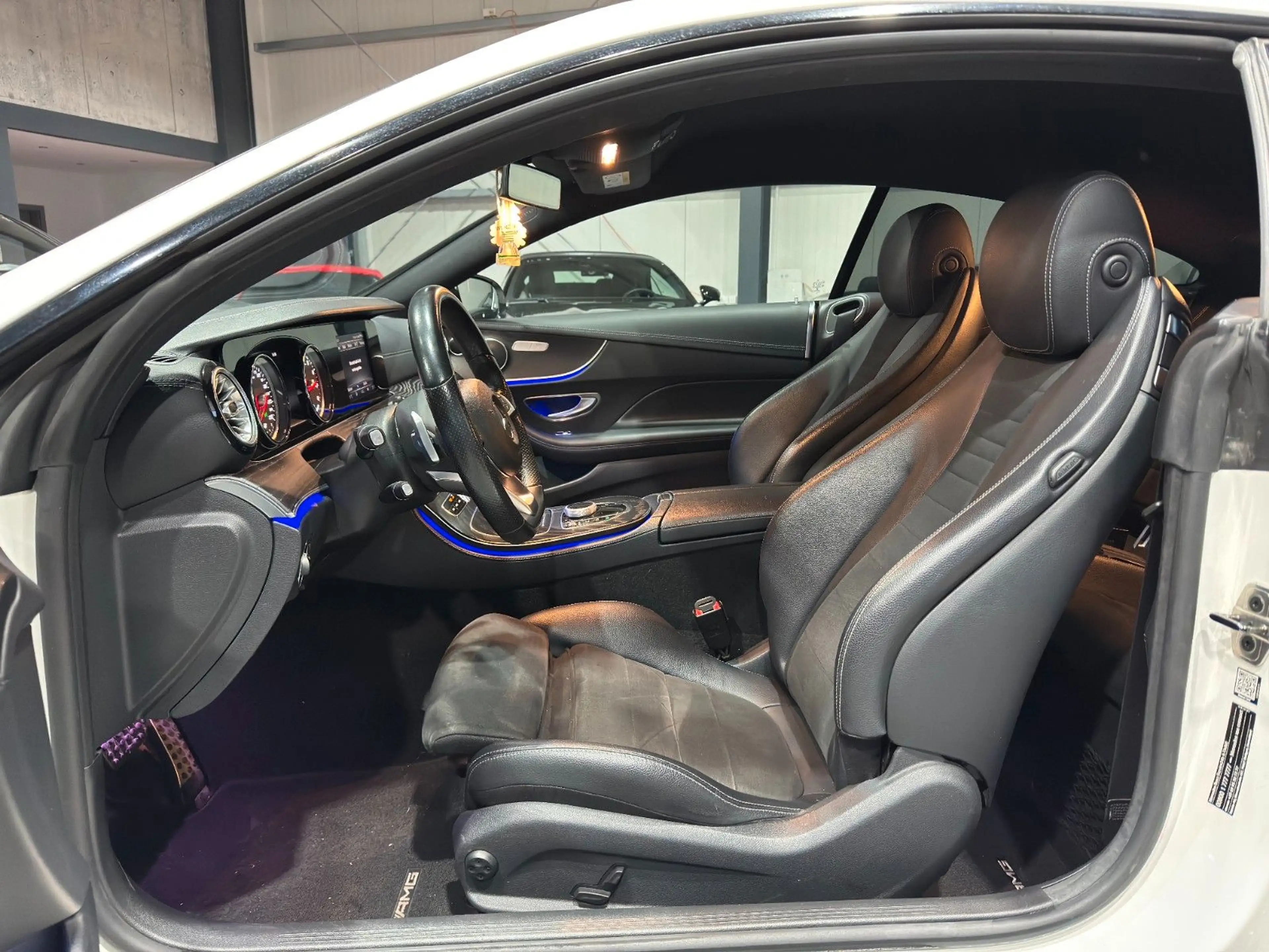 Mercedes-Benz E 350 /Coupe/AMG/MULTIBEAM/RFK/TEMPOM/AMBIENTE — photo 7