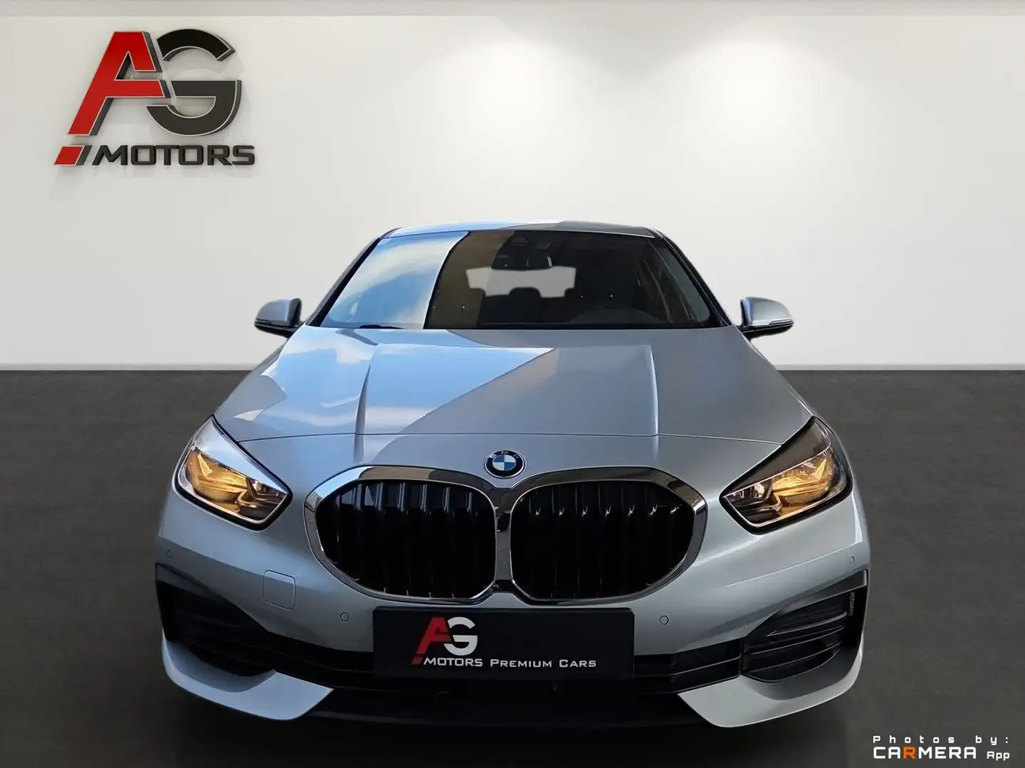 BMW 118 i (F40)  Aut./Live Cockpit/Navi/SHZ/PDC/1.Besitz Silber - 2