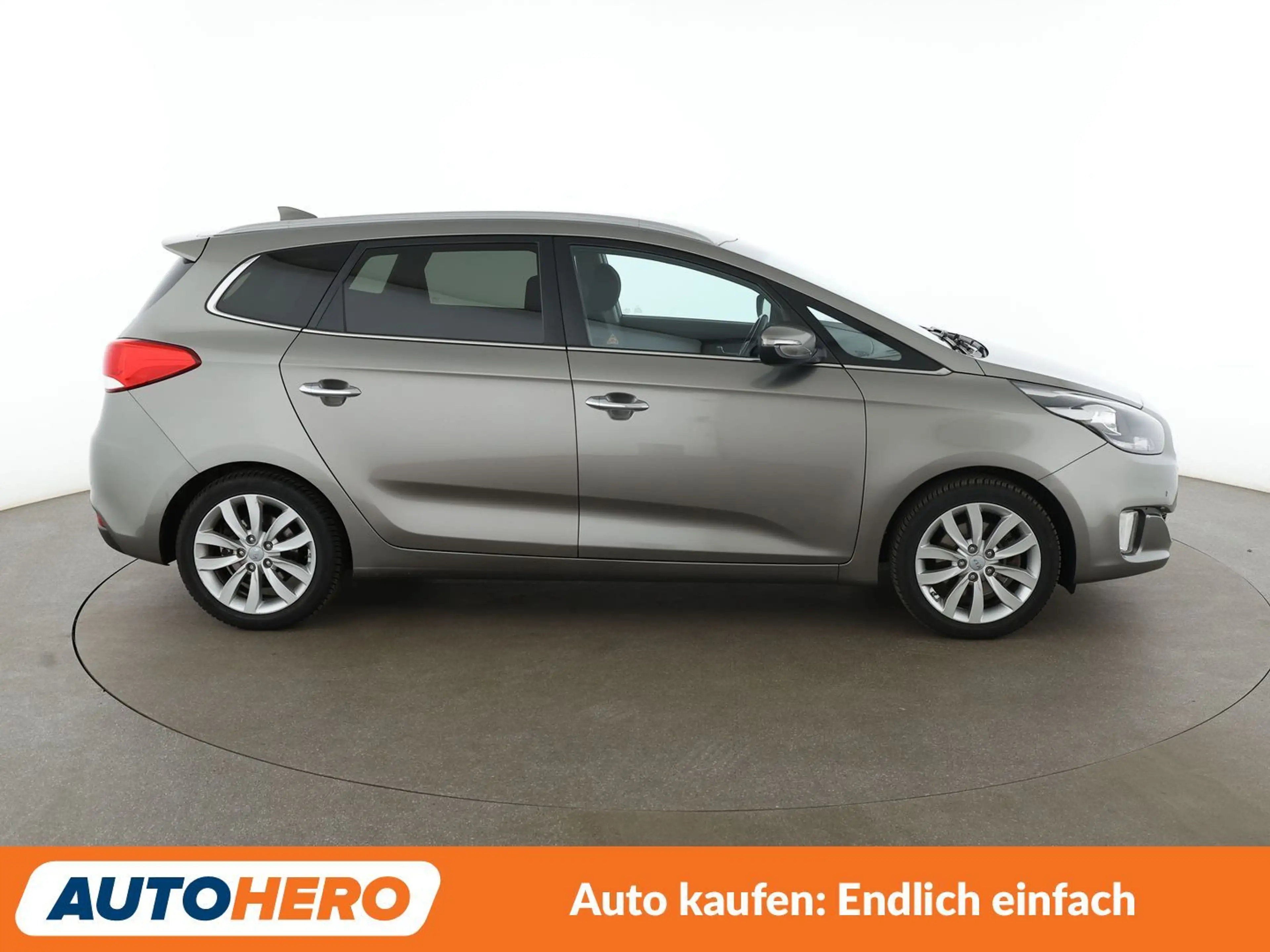 Kia Carens 1.6 GDI UEFA Euro 2016*NAVI*TEMPO*CAM*PDC*SHZ* — photo 7