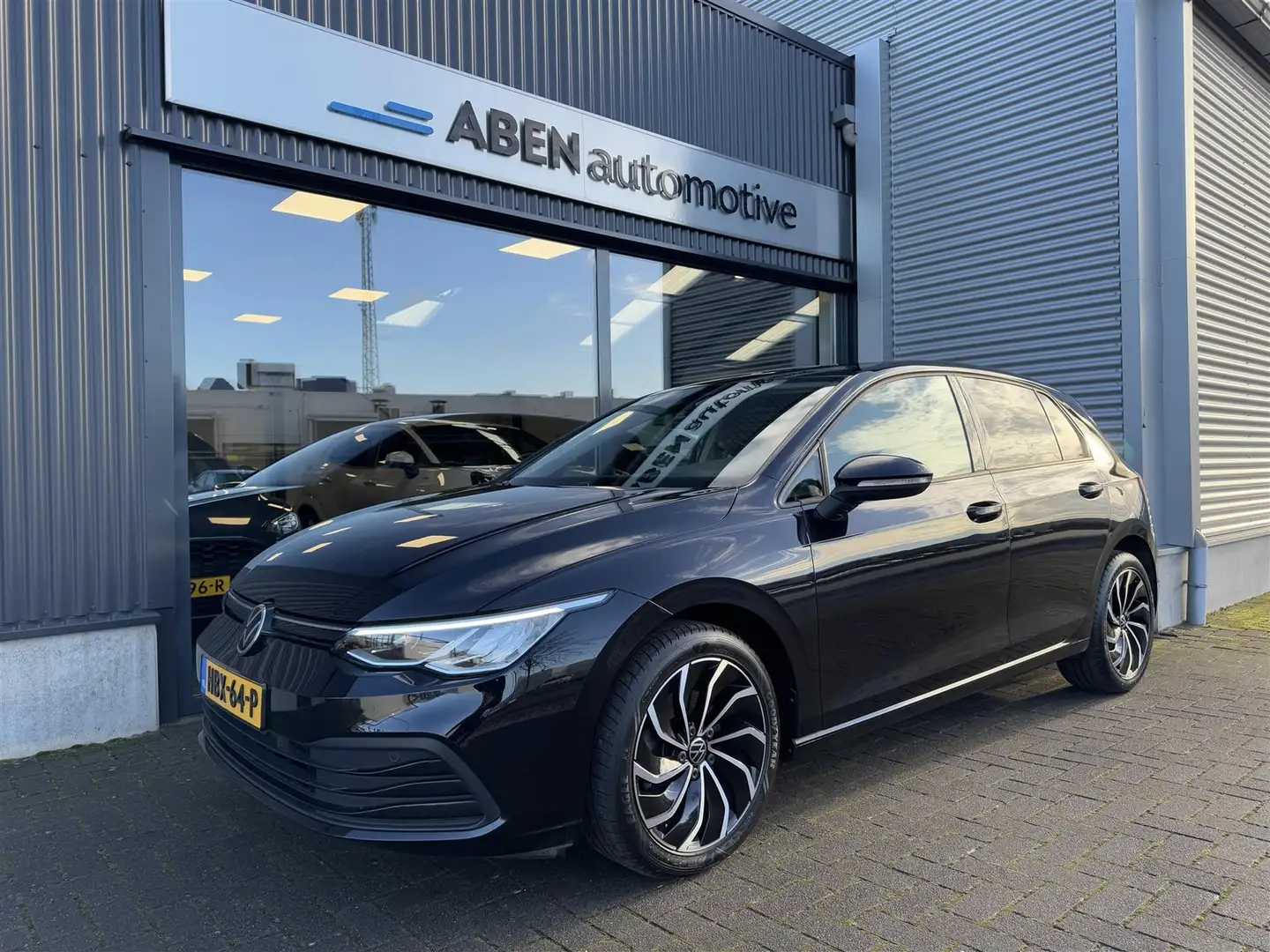 Volkswagen Golf 1.5 TSI 130PK Life Business (NAVI|ACC|CAMERA|WINTE Zwart - 2