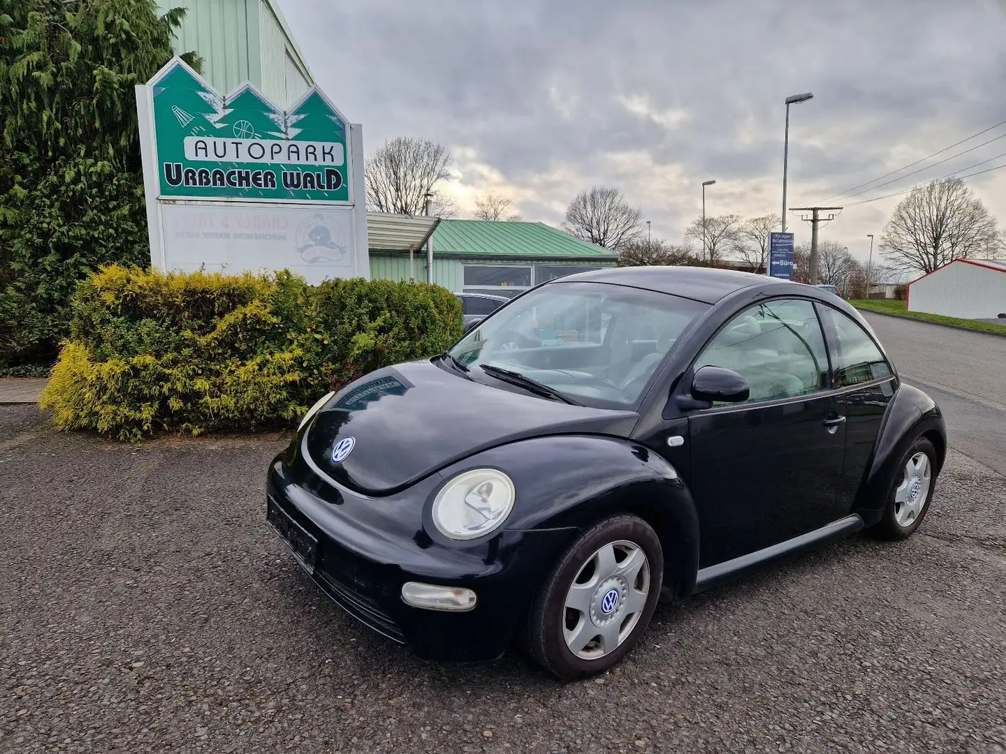 Volkswagen New Beetle Lim. 2.0 Klima Schwarz - 2