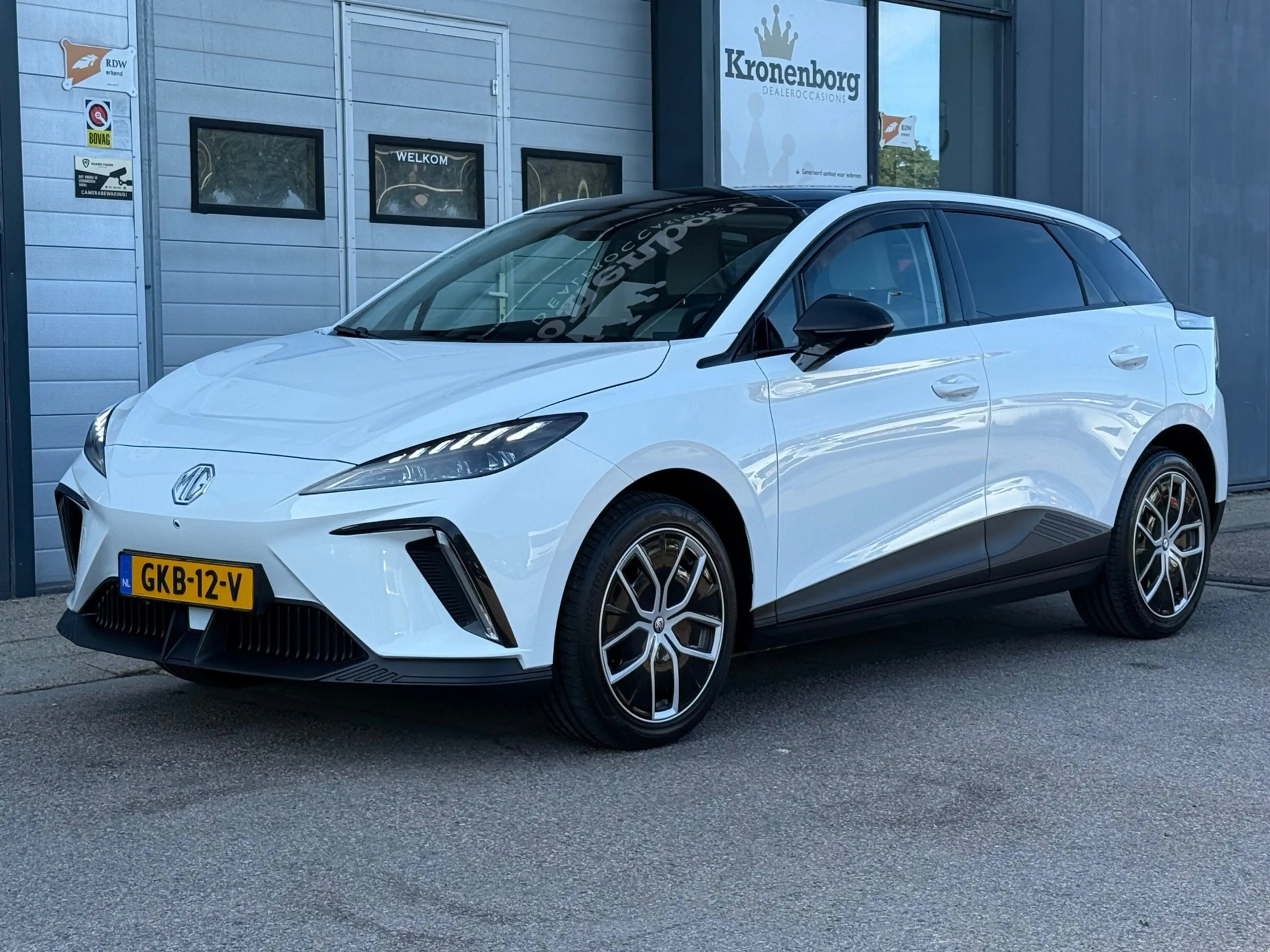 MG MG4 Electric Trophy Extended Range 77 kWh| CARPLAY| NA — photo 3