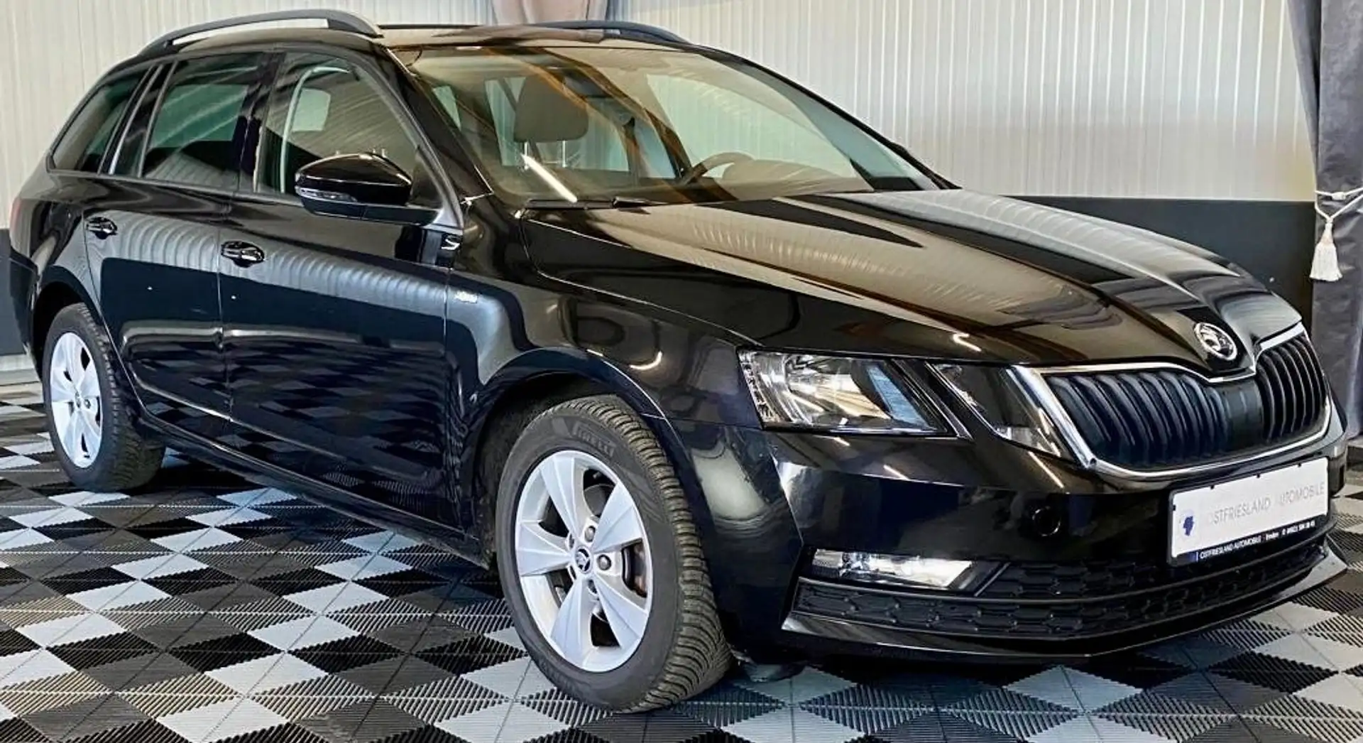 Skoda Octavia Combi Soleil, Navi, Climatronic, Sitzhei Schwarz - 1