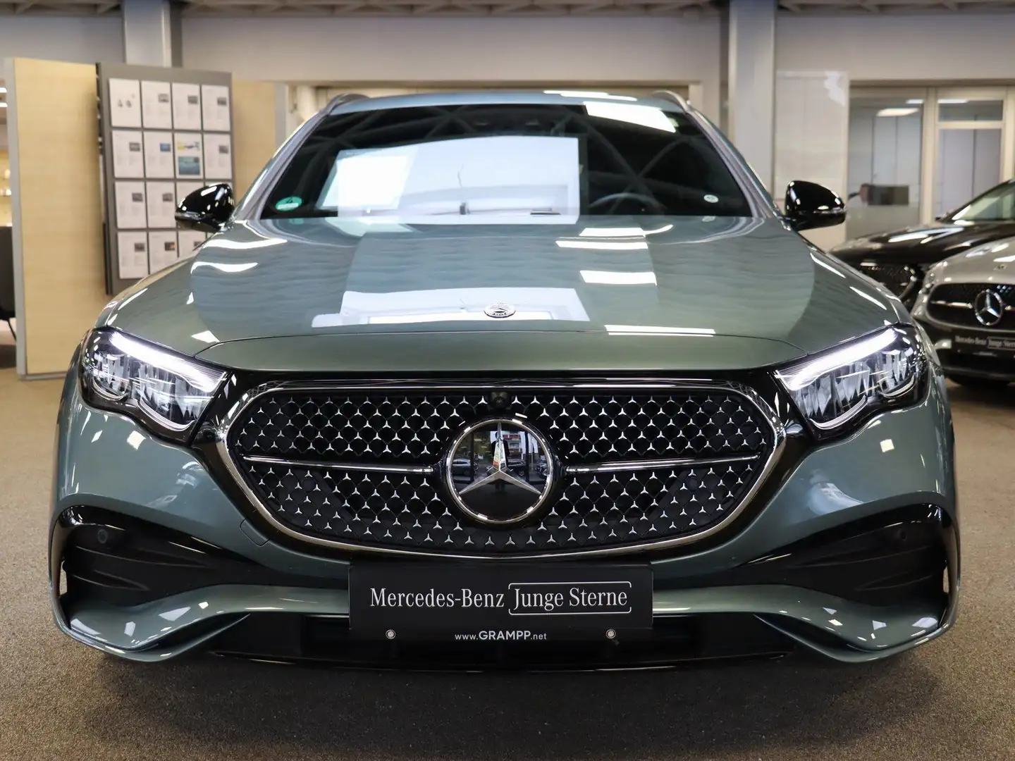 Mercedes-Benz E 300 T de AMG Fahrassi/Burm4D/AHK/Night/Kamera Silber - 2