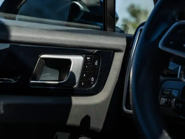 Porsche Cayenne view 12