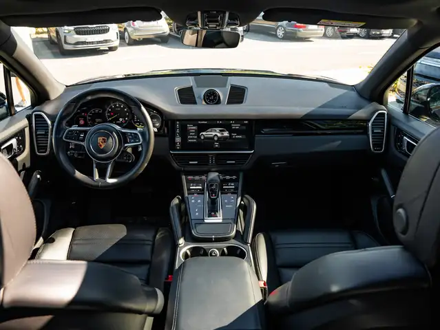 Porsche Cayenne view 13