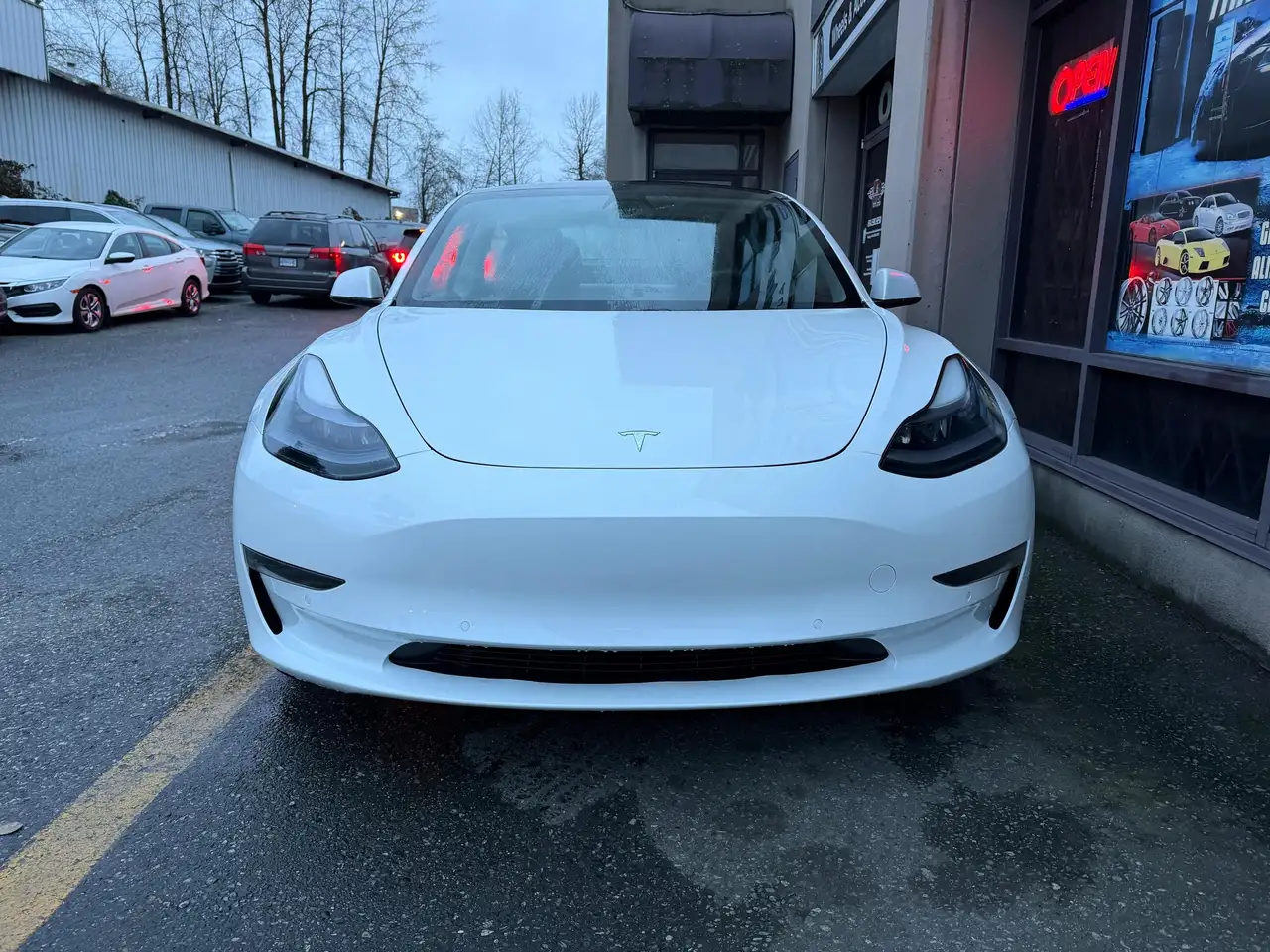 Tesla Model 3 снимка Tesla Model 3