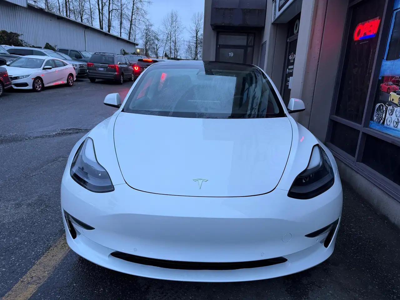 Tesla Model 3 снимка Tesla Model 3