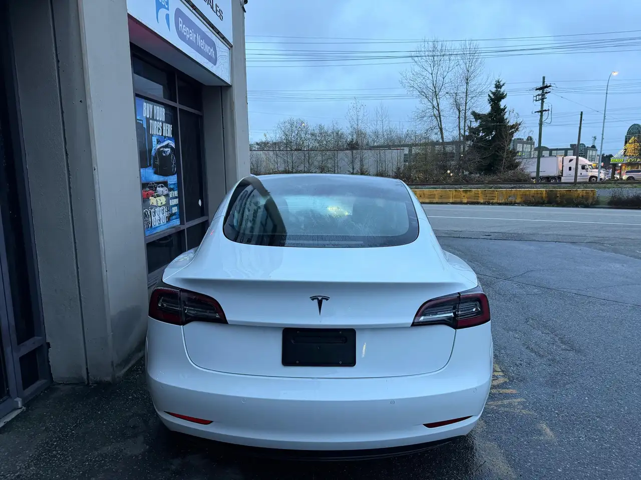 Tesla Model 3 снимка Tesla Model 3