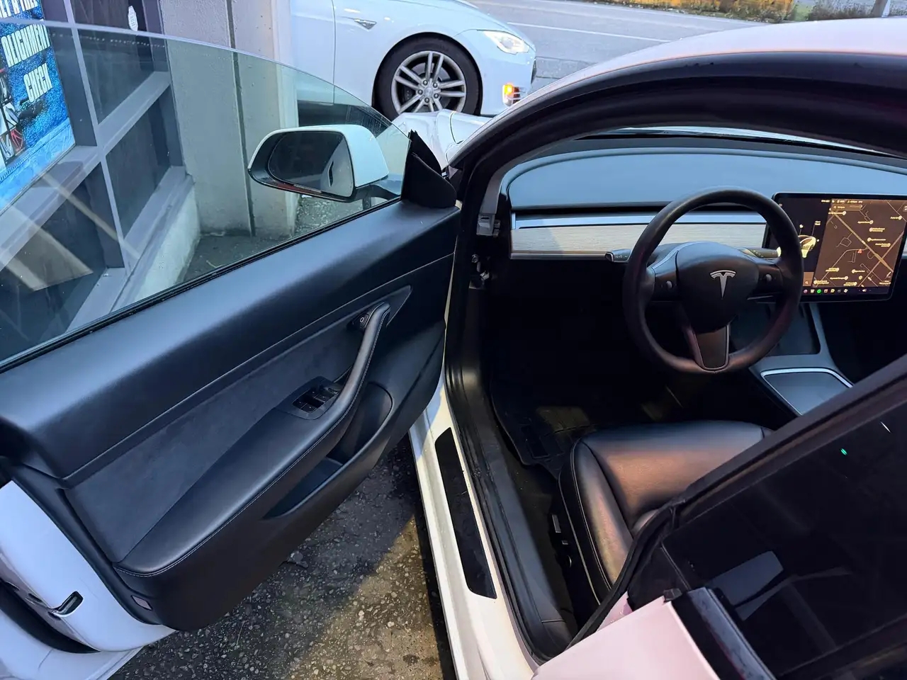 Tesla Model 3 снимка Tesla Model 3