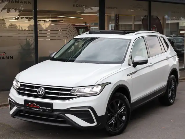 Volkswagen Tiguan Allspace view 2