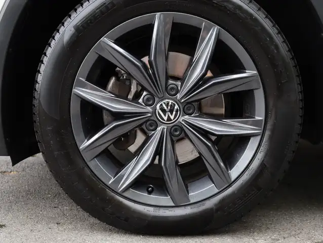 Volkswagen Tiguan Allspace view 7
