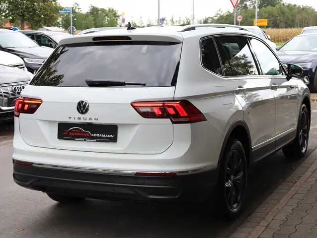 Volkswagen Tiguan Allspace view 11