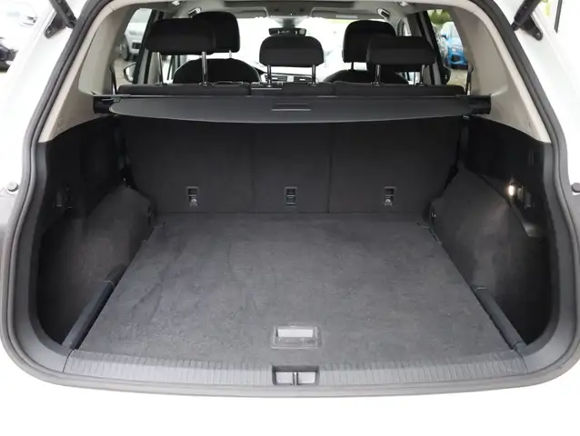 Volkswagen Tiguan Allspace view 13