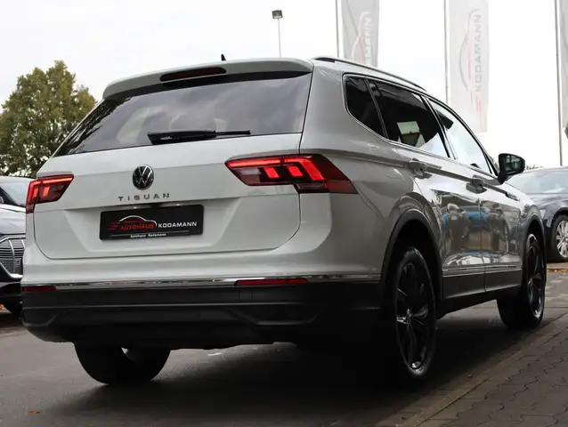 Volkswagen Tiguan Allspace view 12