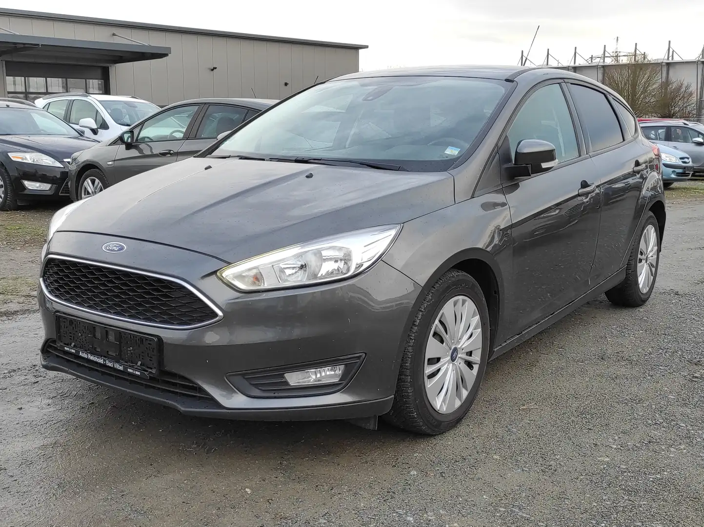 Ford Focus 1.0 EURO-6 NAVI KLIMAA SHZ+LENKRAD PDC Business Grau - 1