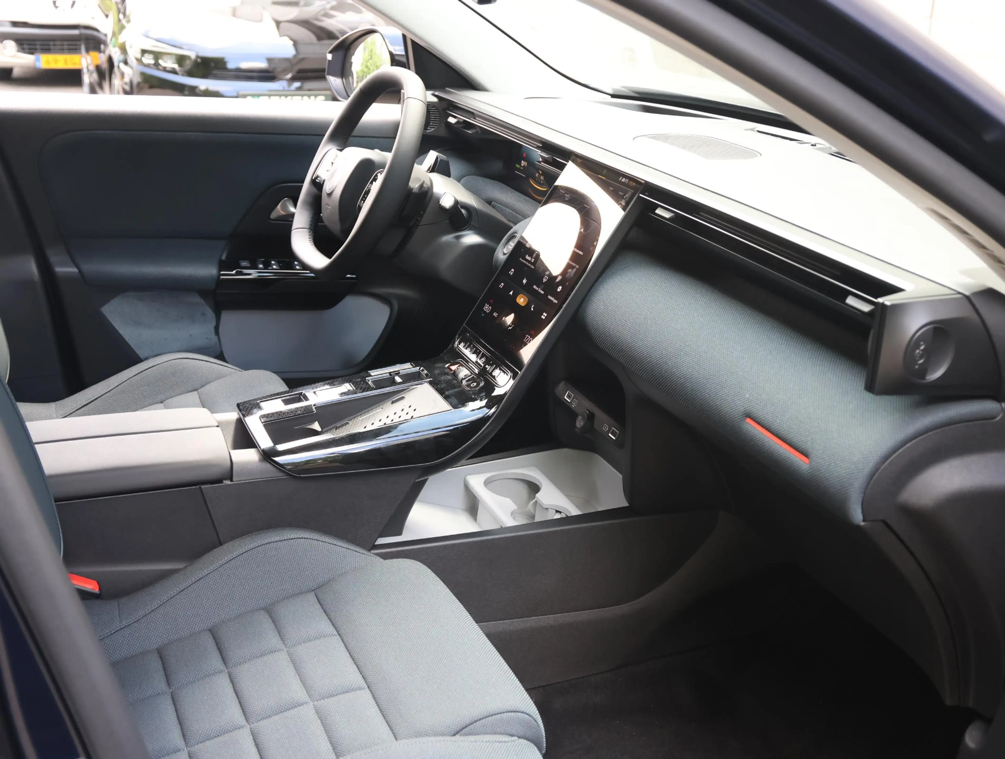 Citroen C5 Aircross Plus Comfort Range 74 kWh | Accutest 98% | Head-up — photo 8